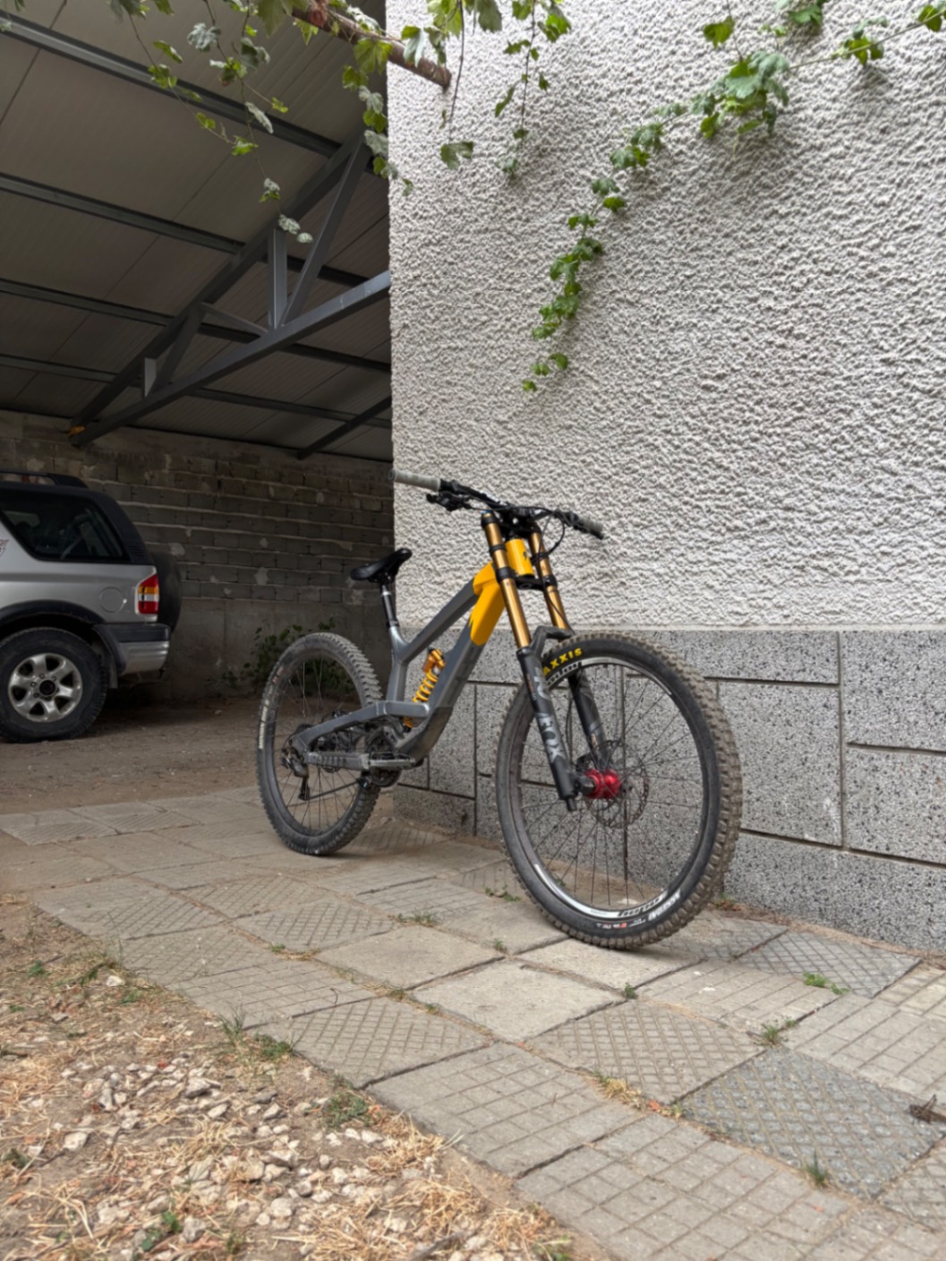 YT Industries Tues