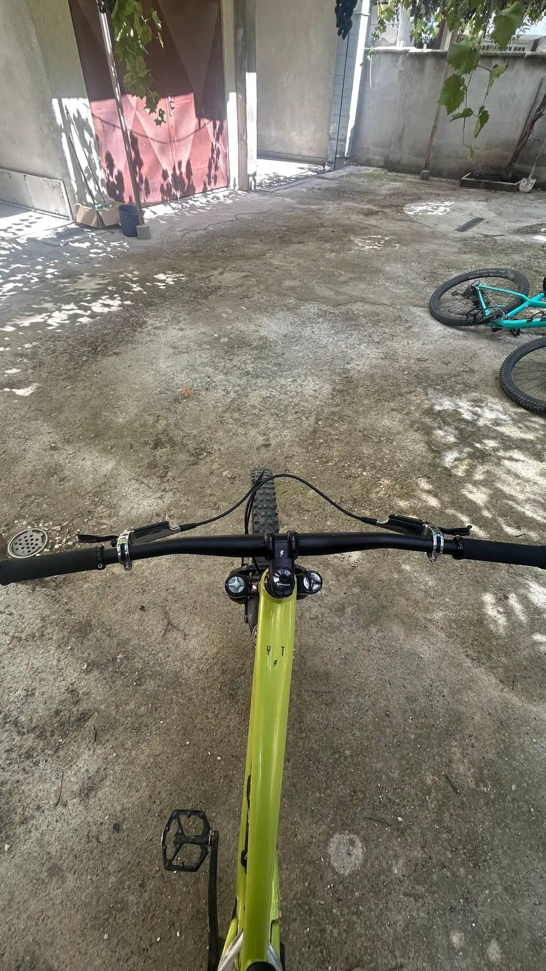 YT Industries Capra AL Base view 8