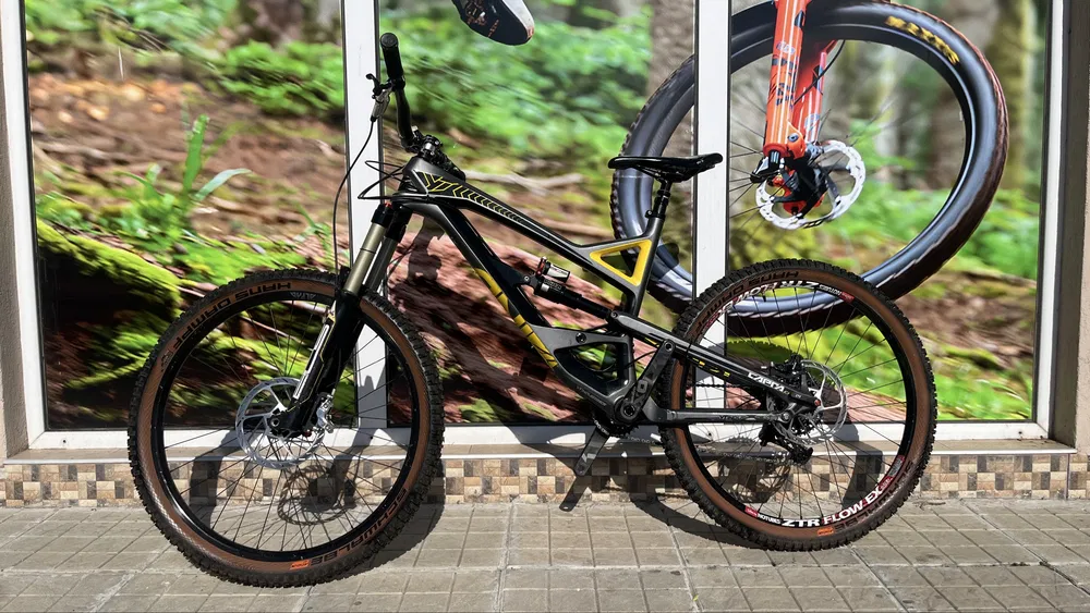 YT Industries Capra CF