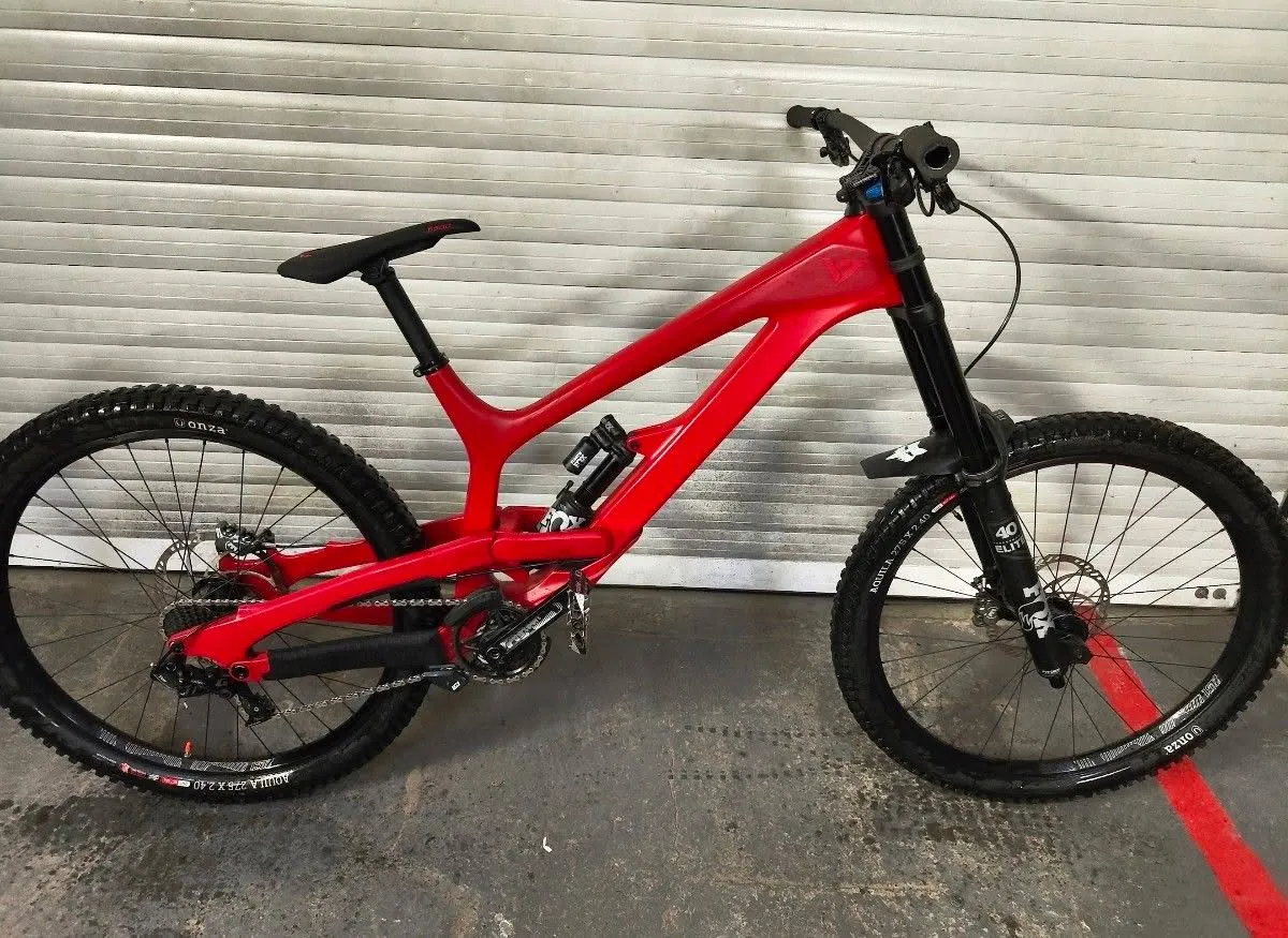 YT Industries Tues CF Pro view 3