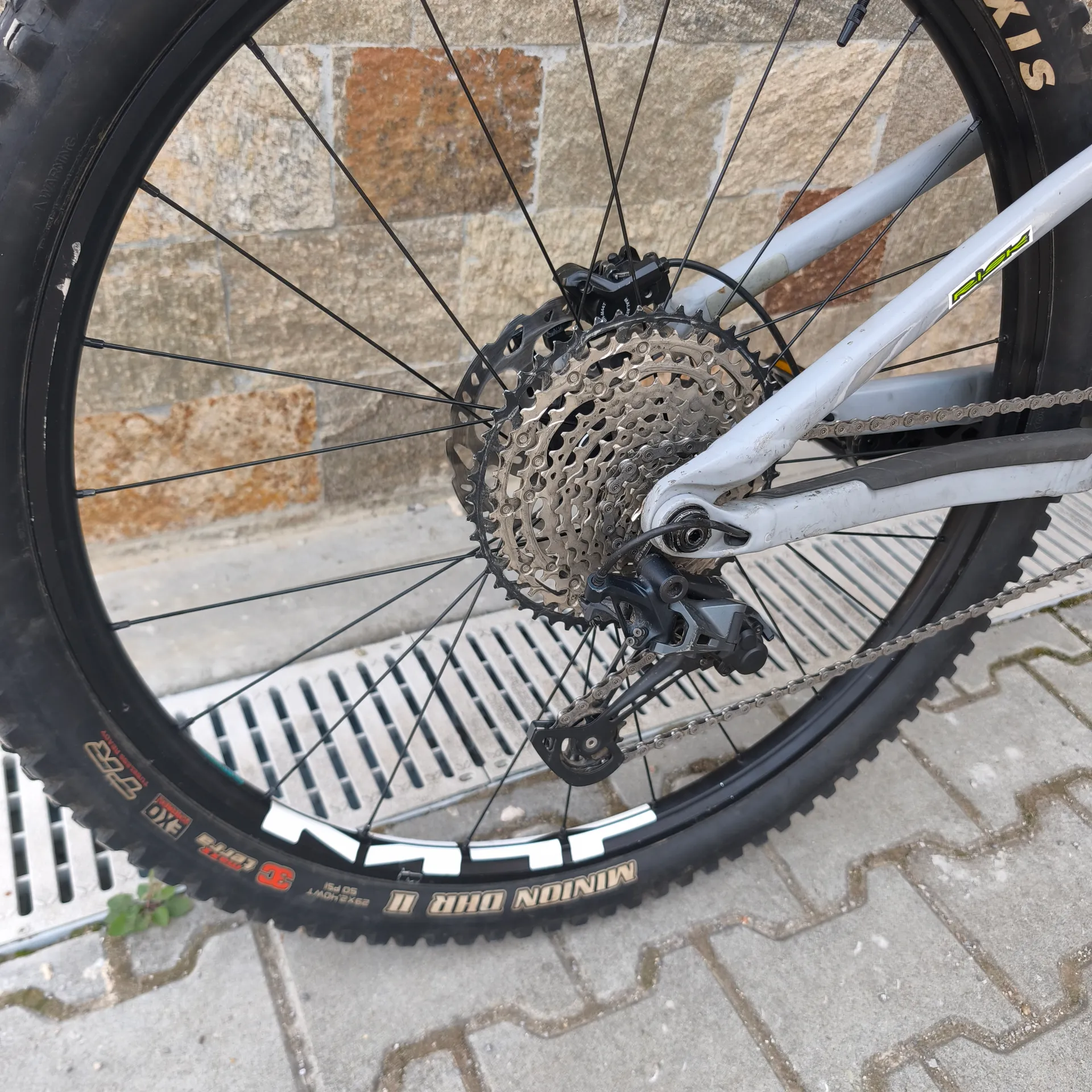 Trek Slash 9.7 view 3