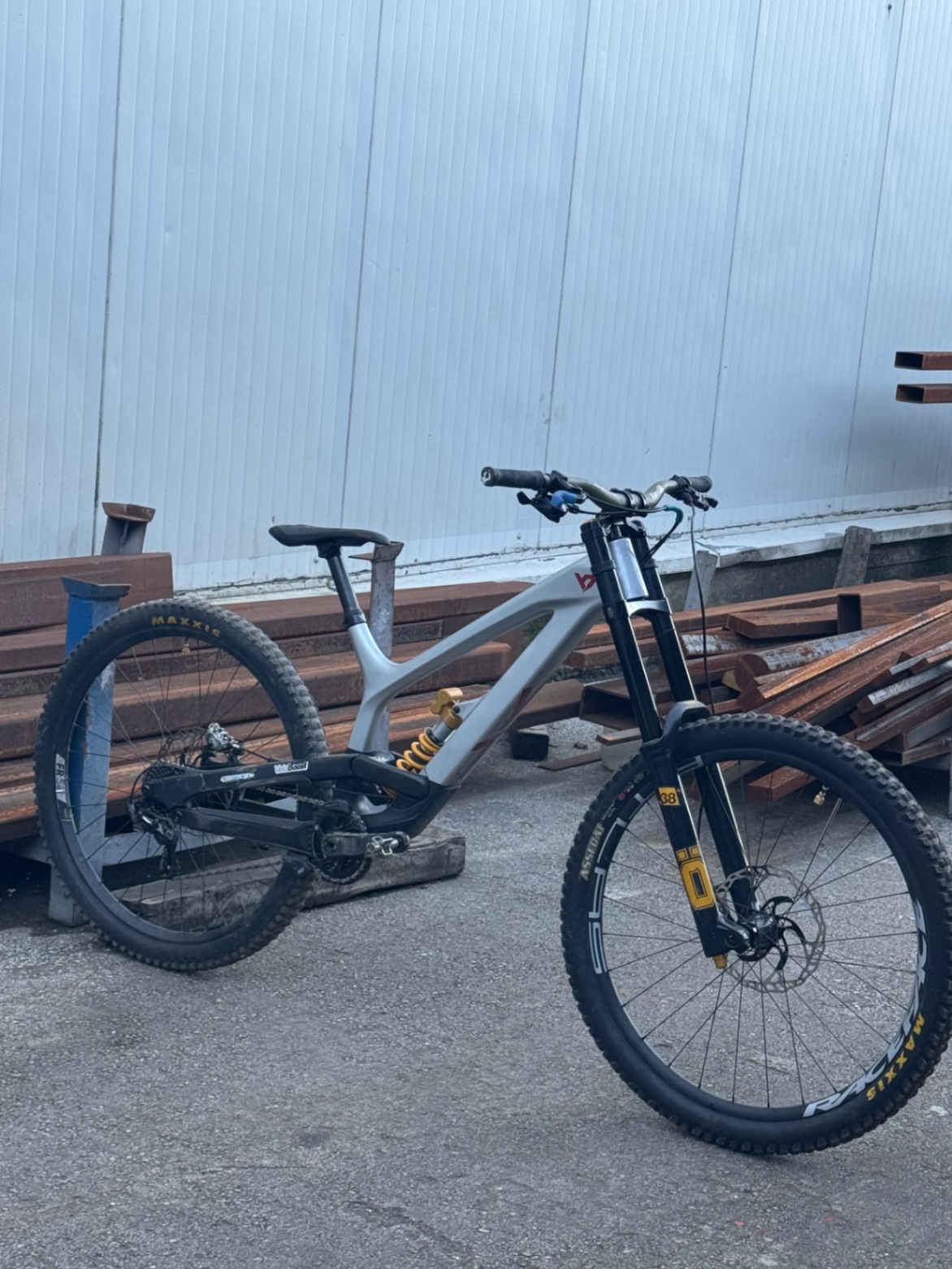 YT Industries Tues CF Pro Race