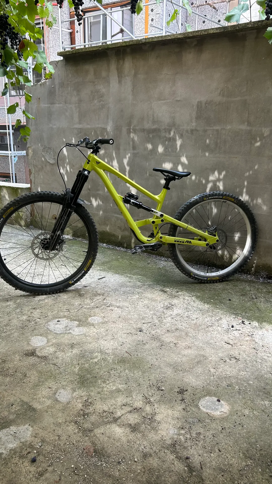 YT Industries Capra AL Base view 2