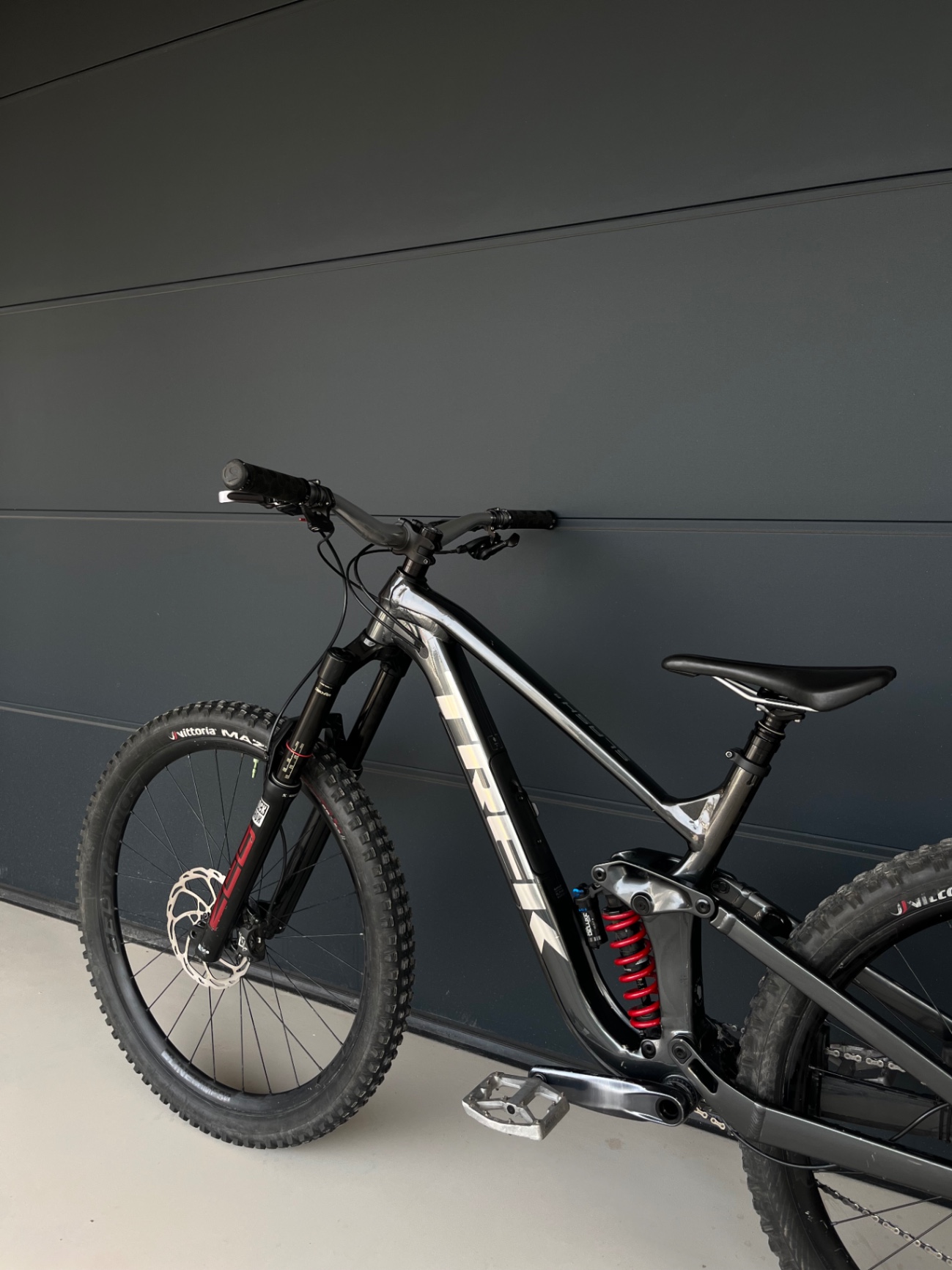 Trek Slash 8 view 2