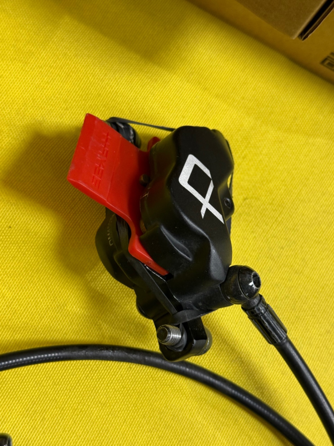 Hayes A4 black view 5