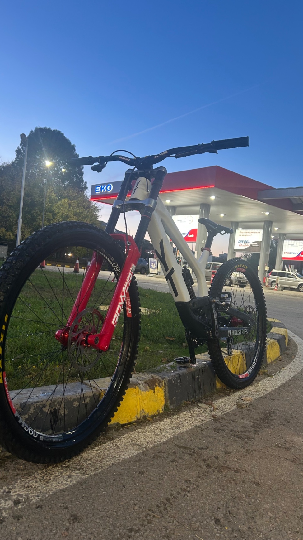 YT Industries Tues CF Pro Race view 7