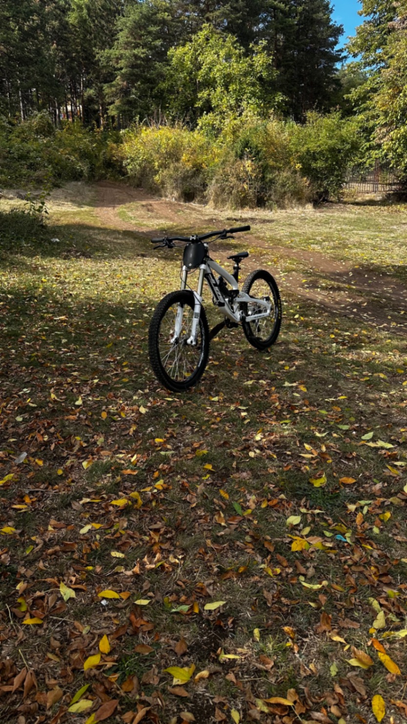 YT Industries Tues Pro Race