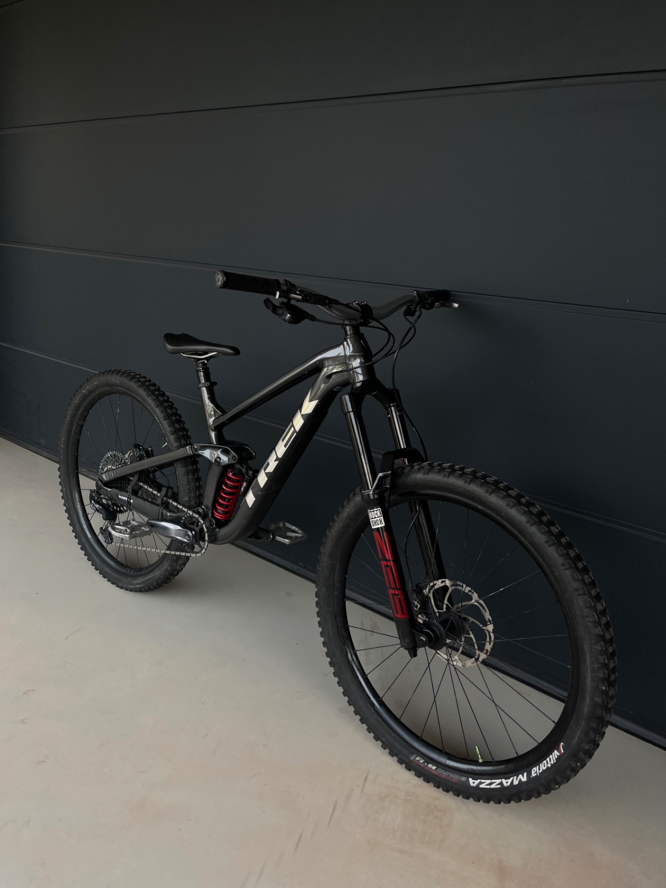 Trek Slash 8 view 6