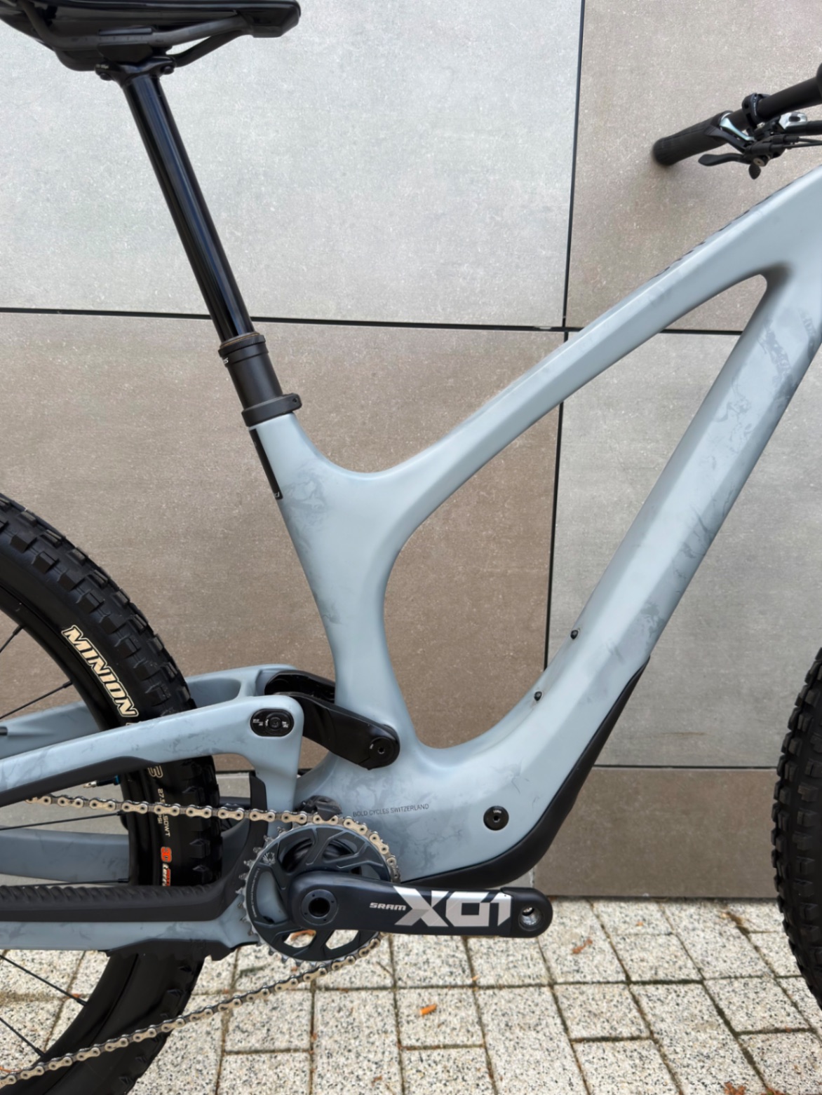 Bold  Unplugged Ultimate Öhlins Edition X01 AXS view 4