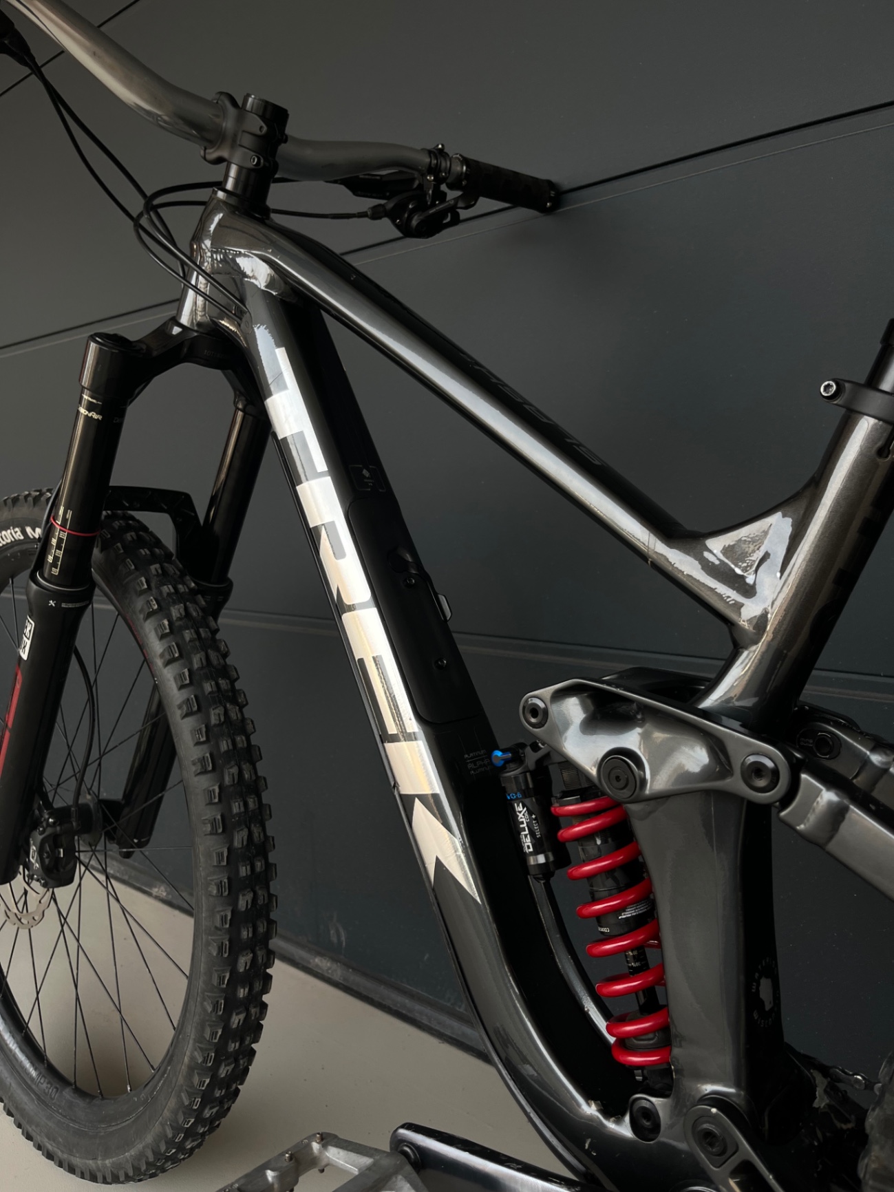 Trek Slash 8 view 4