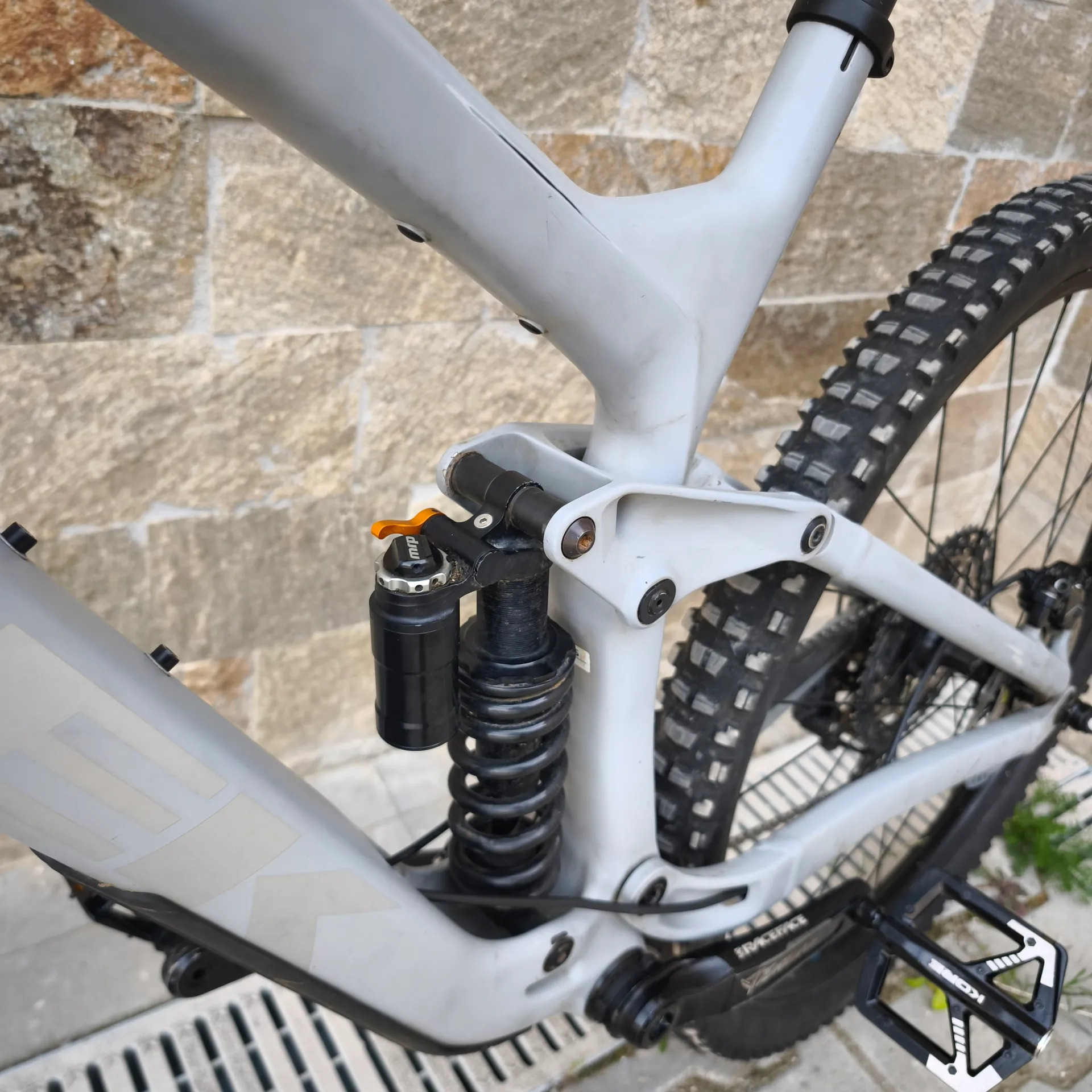 Trek Slash 9.7 view 4