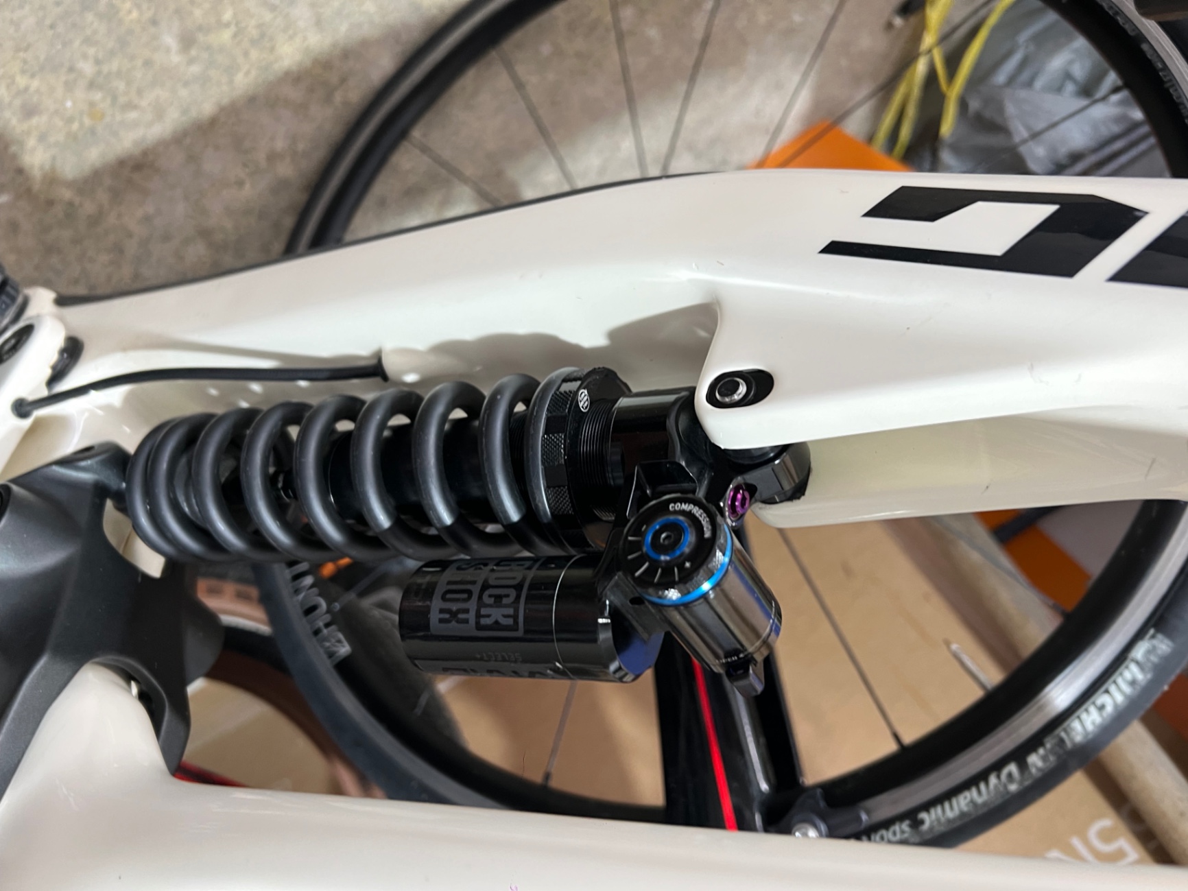 RockShox Vivid Select + RC view 4