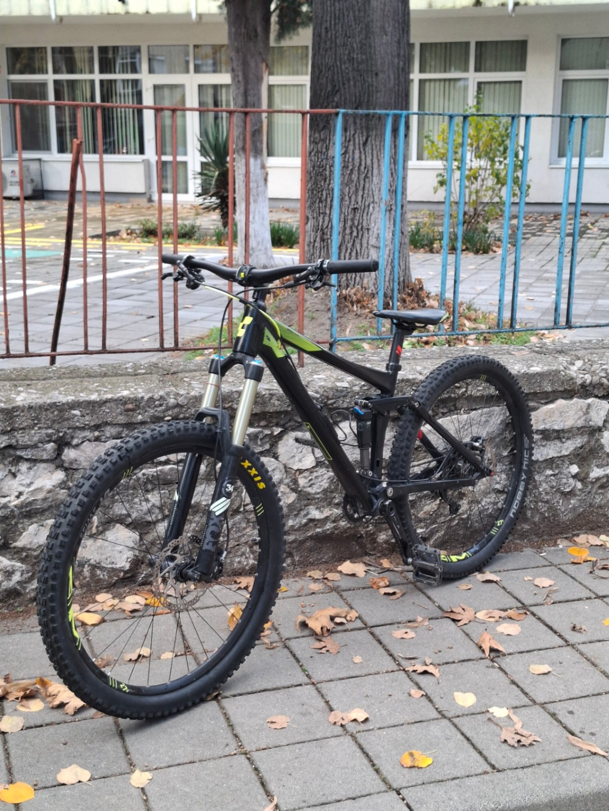 Cube Stereo race 140