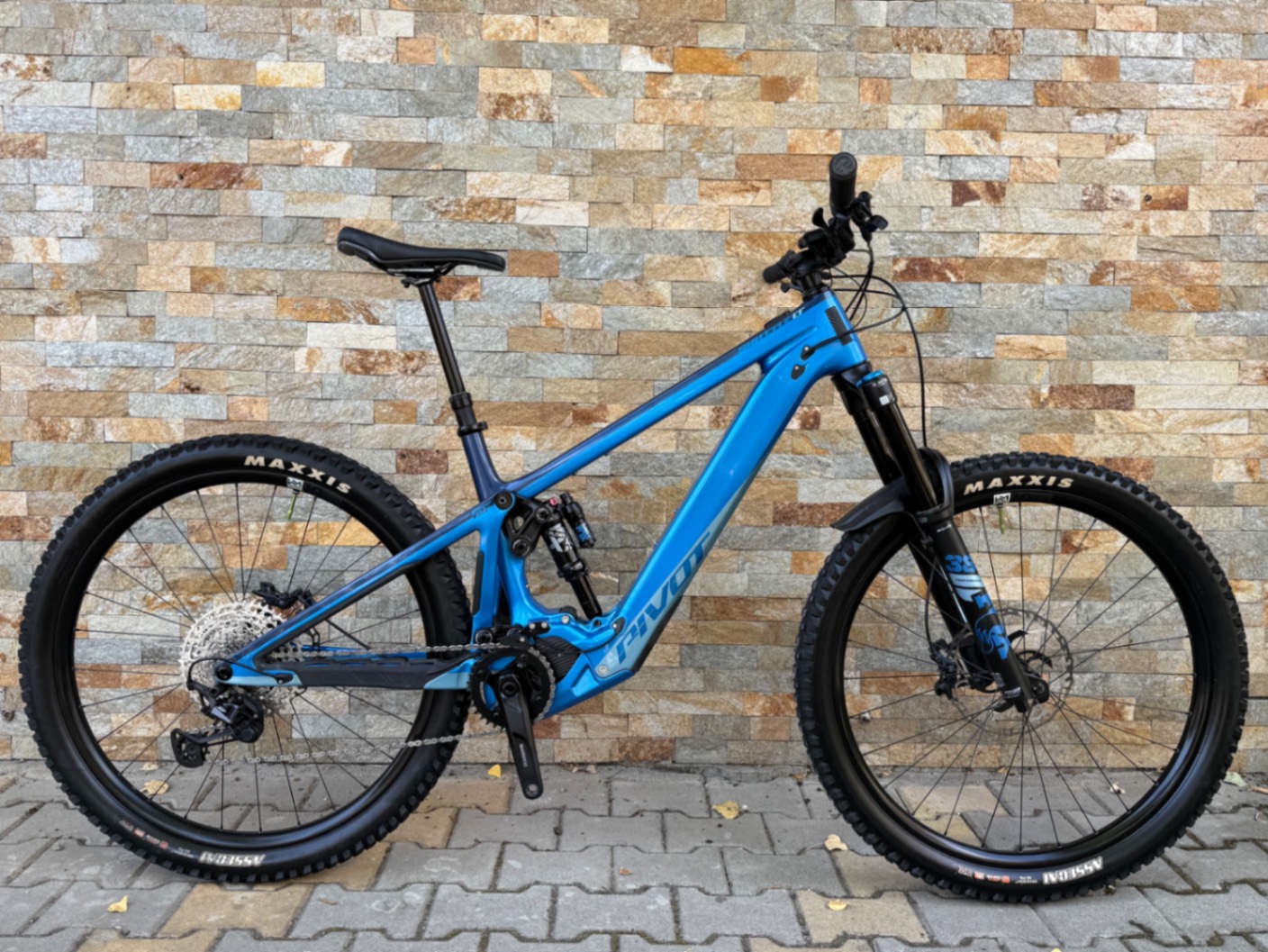 Pivot Shuttle LT