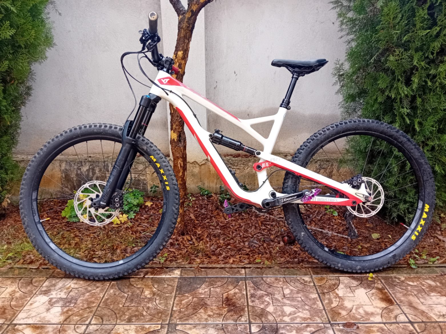 YT Industries Jeffsy CF Pro Race