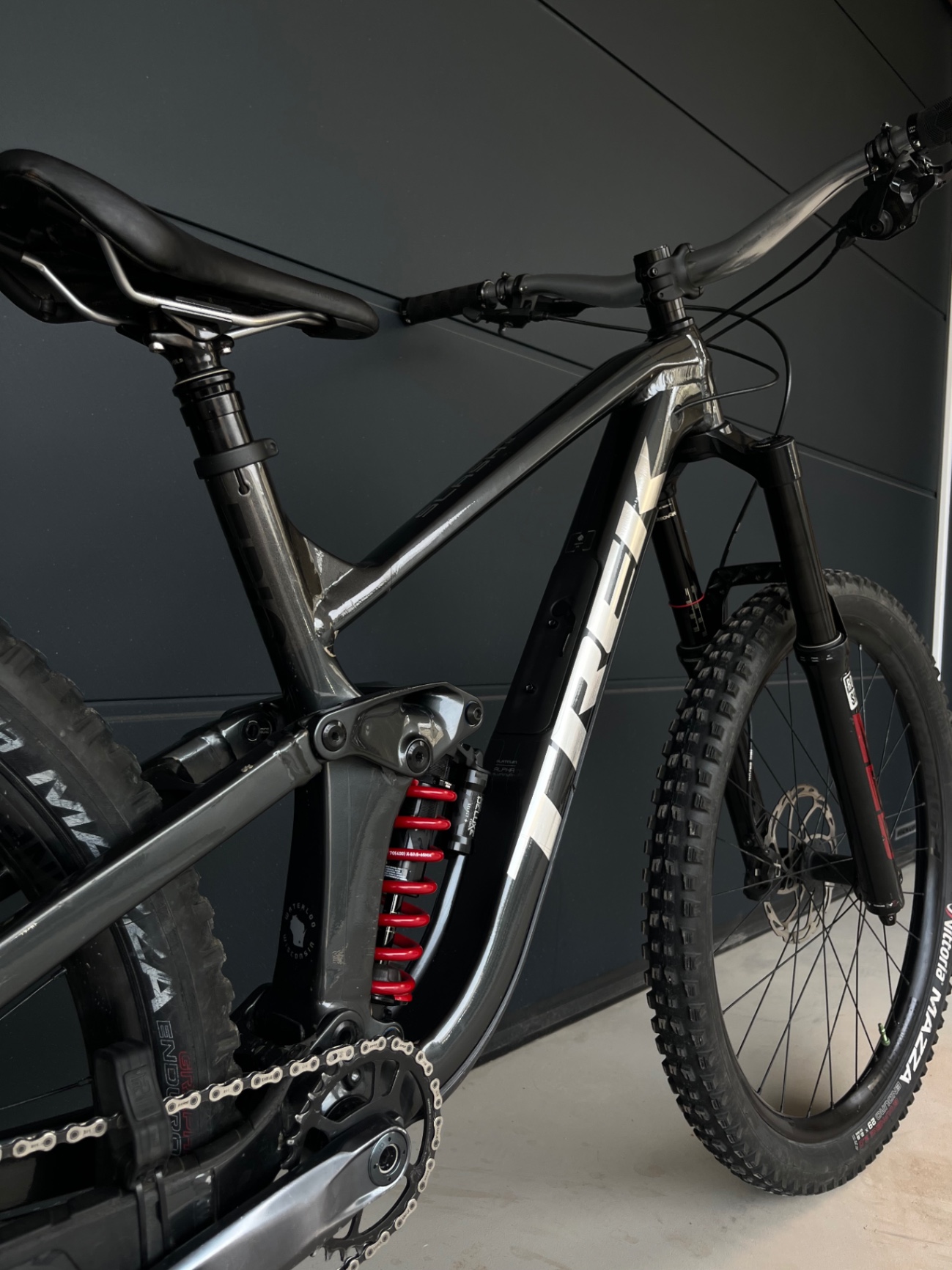 Trek Slash 8 view 7