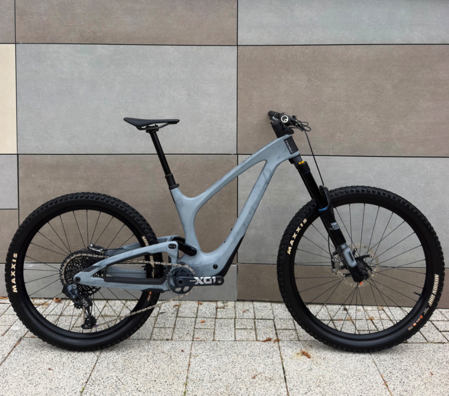 Bold  Unplugged Ultimate Öhlins Edition X01 AXS view 2