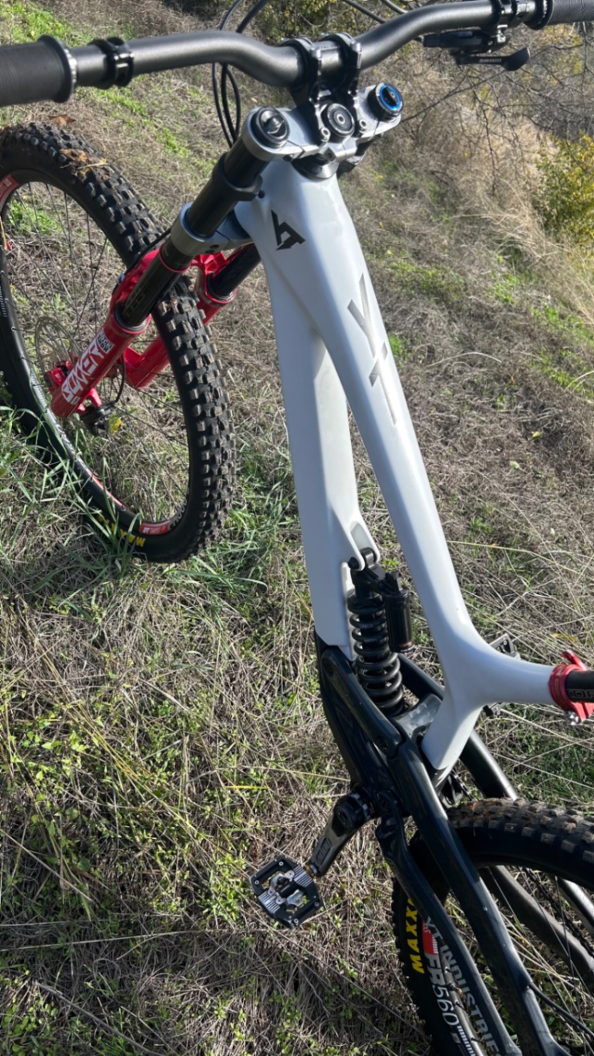 YT Industries Tues CF Pro Race view 4