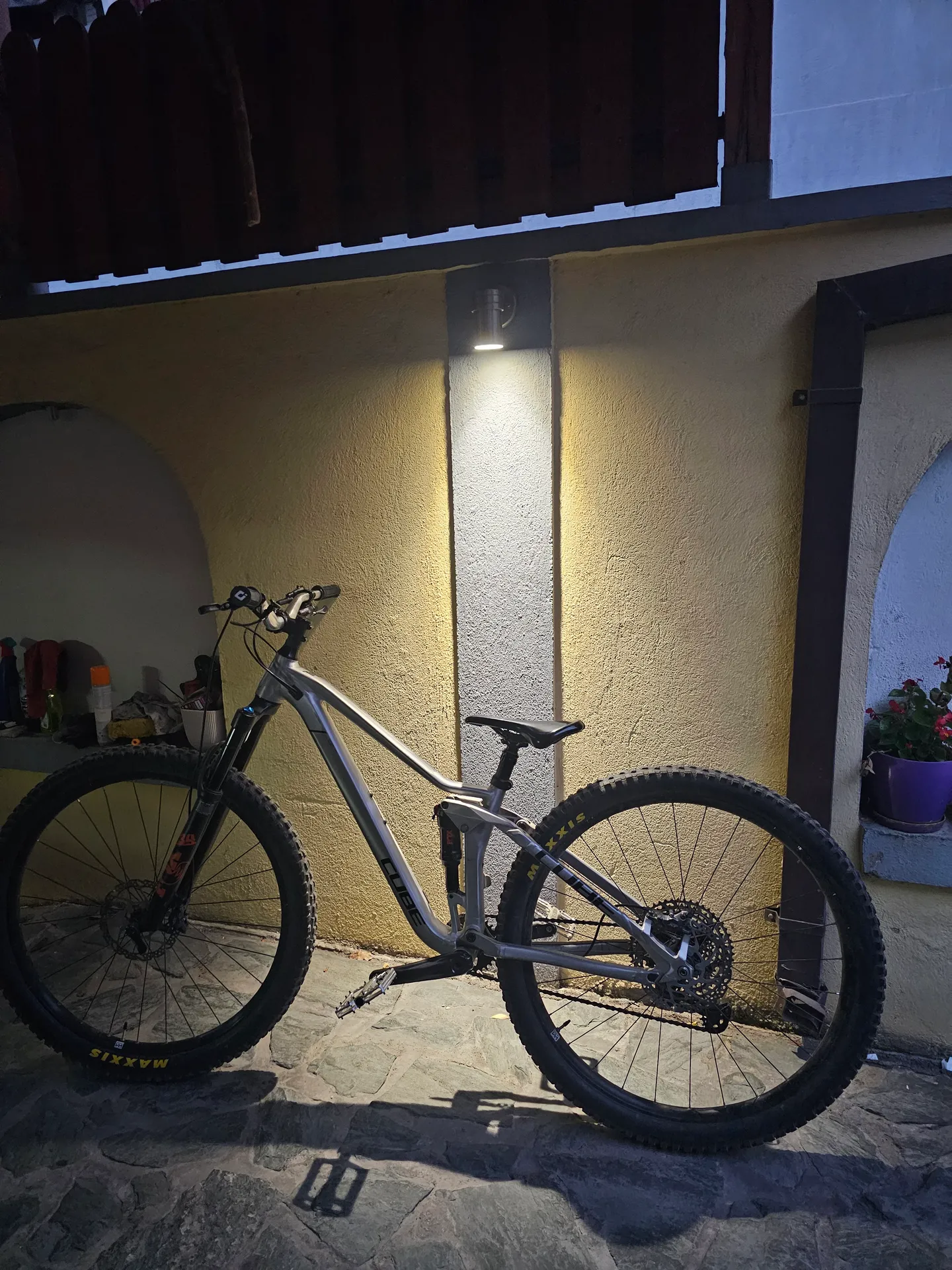 Cube Stereo one22 race view 2