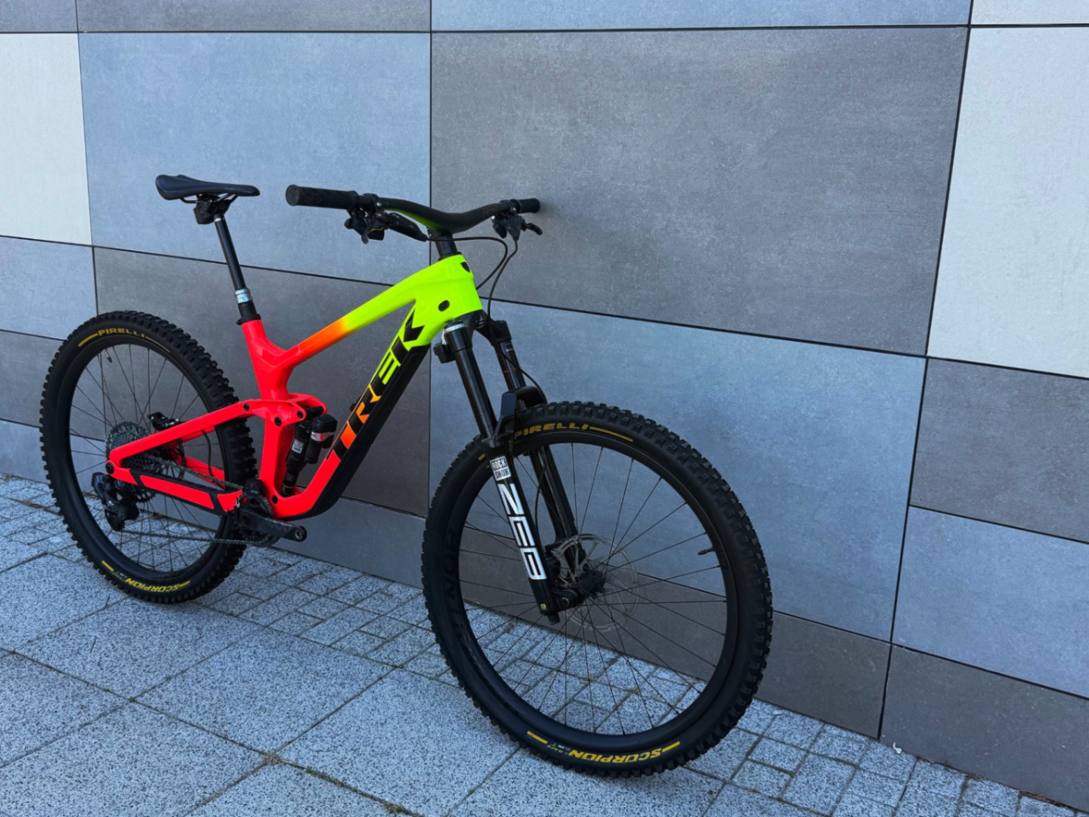 Trek Slash 9.9 XX1 AXS Flight Attendant