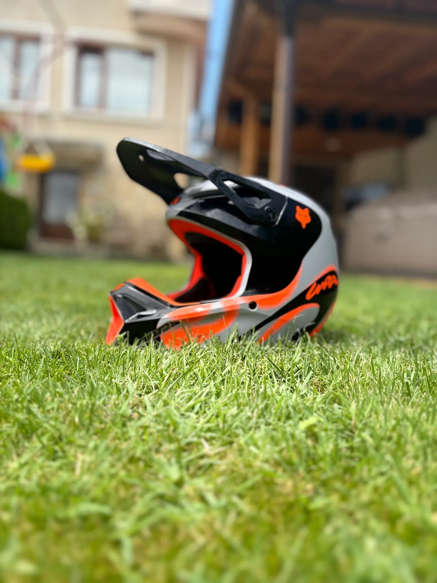 Fox Racing V1 view 2