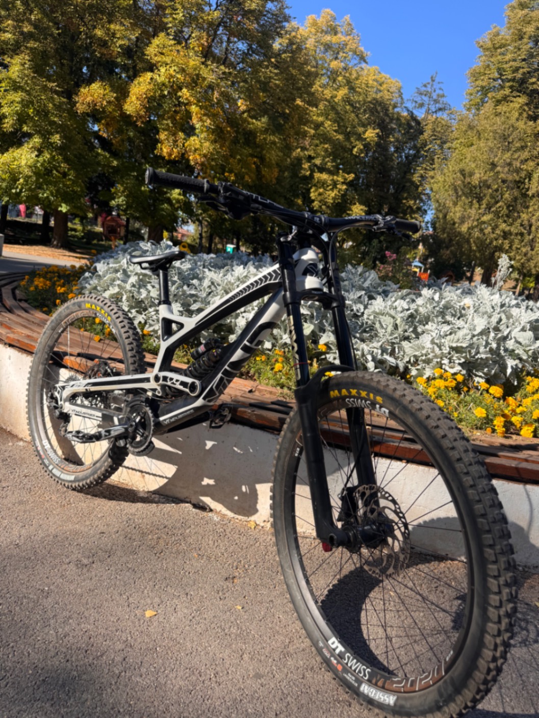 YT Industries Tues CF Pro