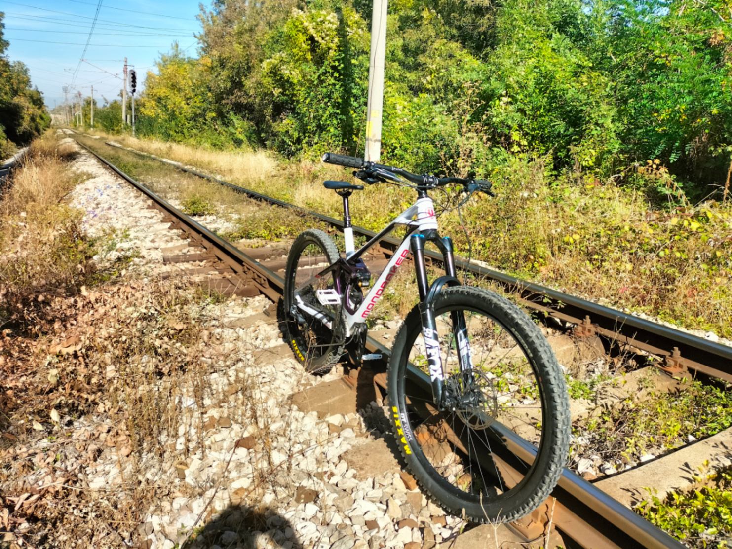 Mondraker Superfoxy Carbon R