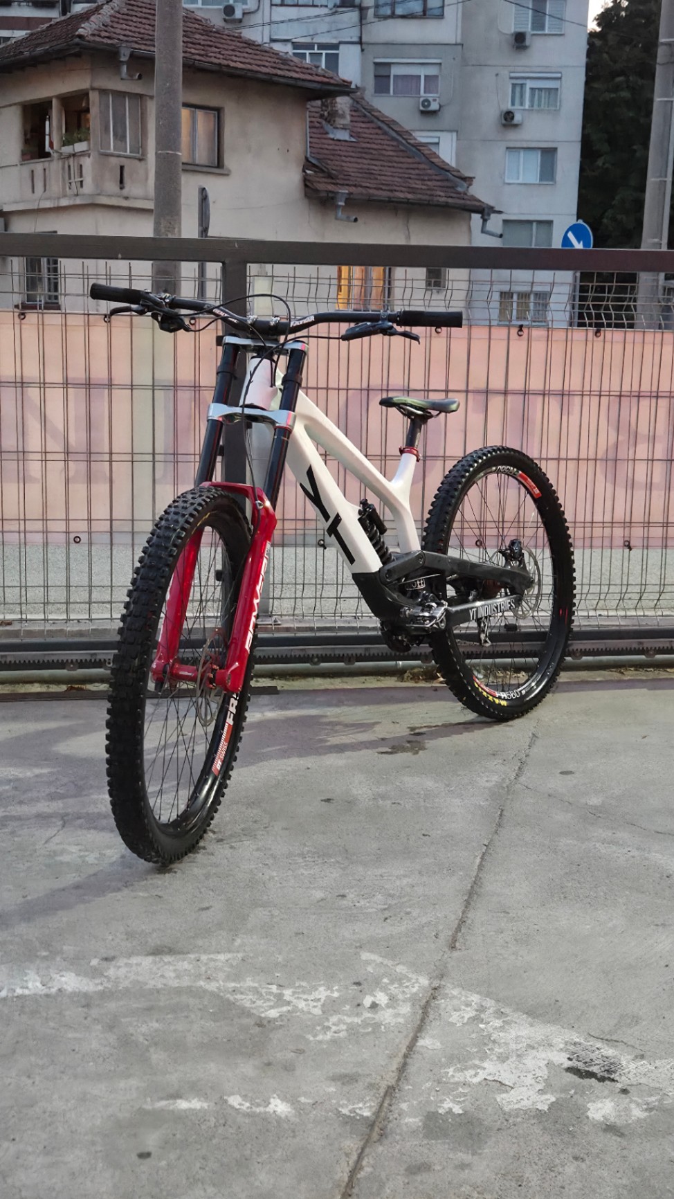 YT Industries Tues CF Pro Race