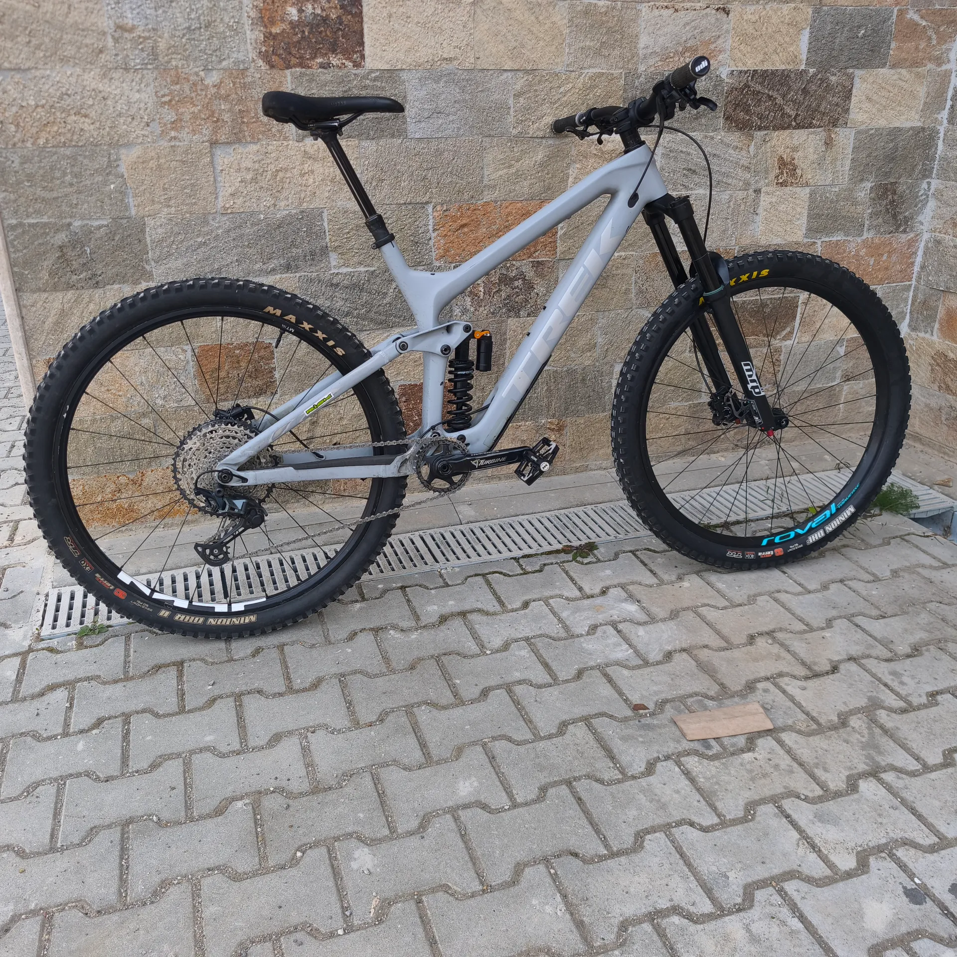 Trek Slash 9.7 view 2