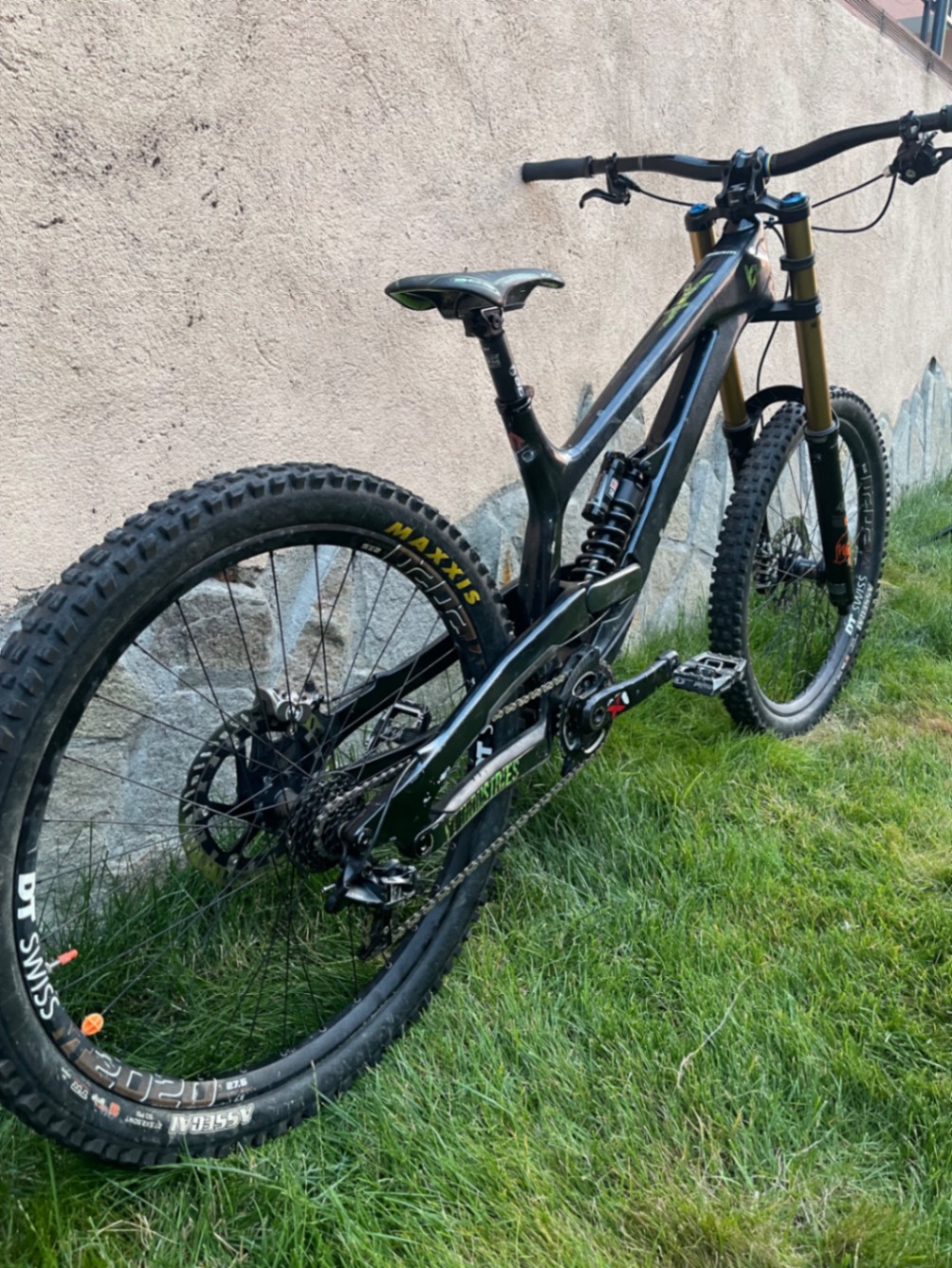 YT Industries Tues CF Pro view 3