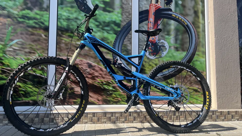 YT Industries Capra CF Pro