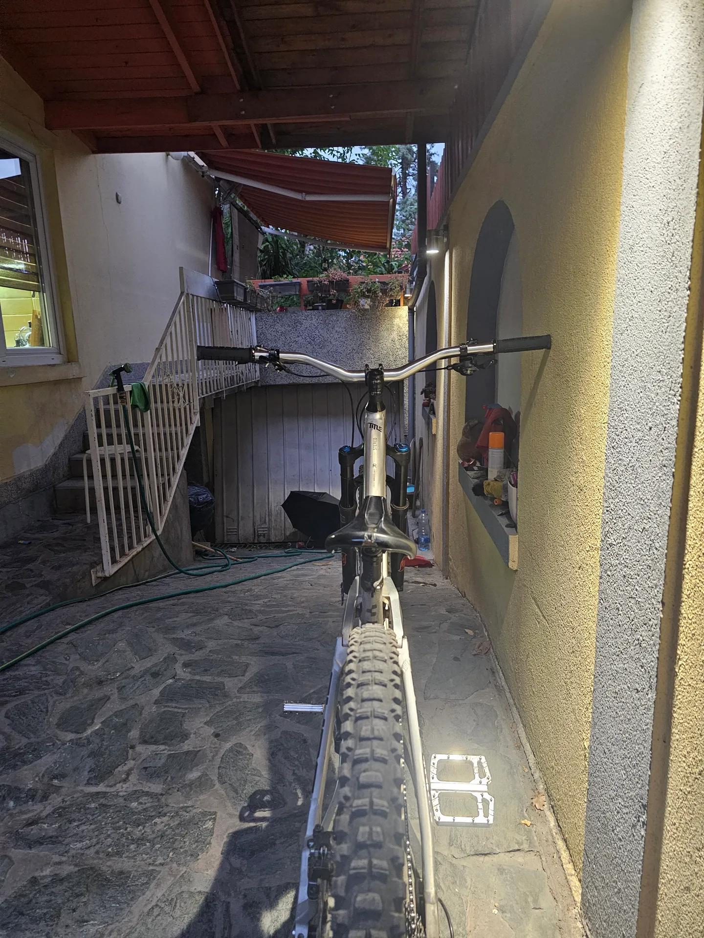 Cube Stereo one22 race view 4
