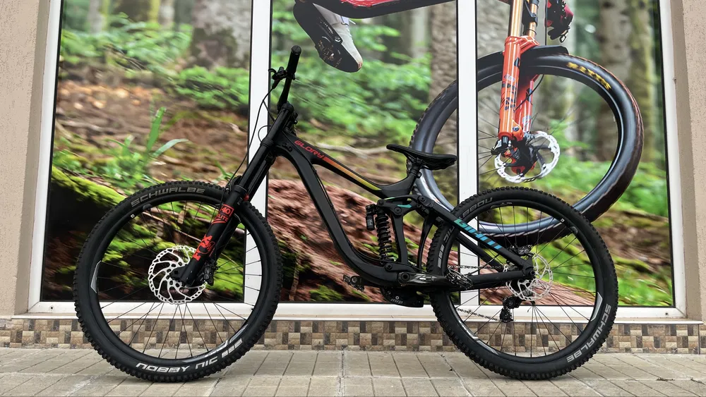 Giant Glory Advanced 1 