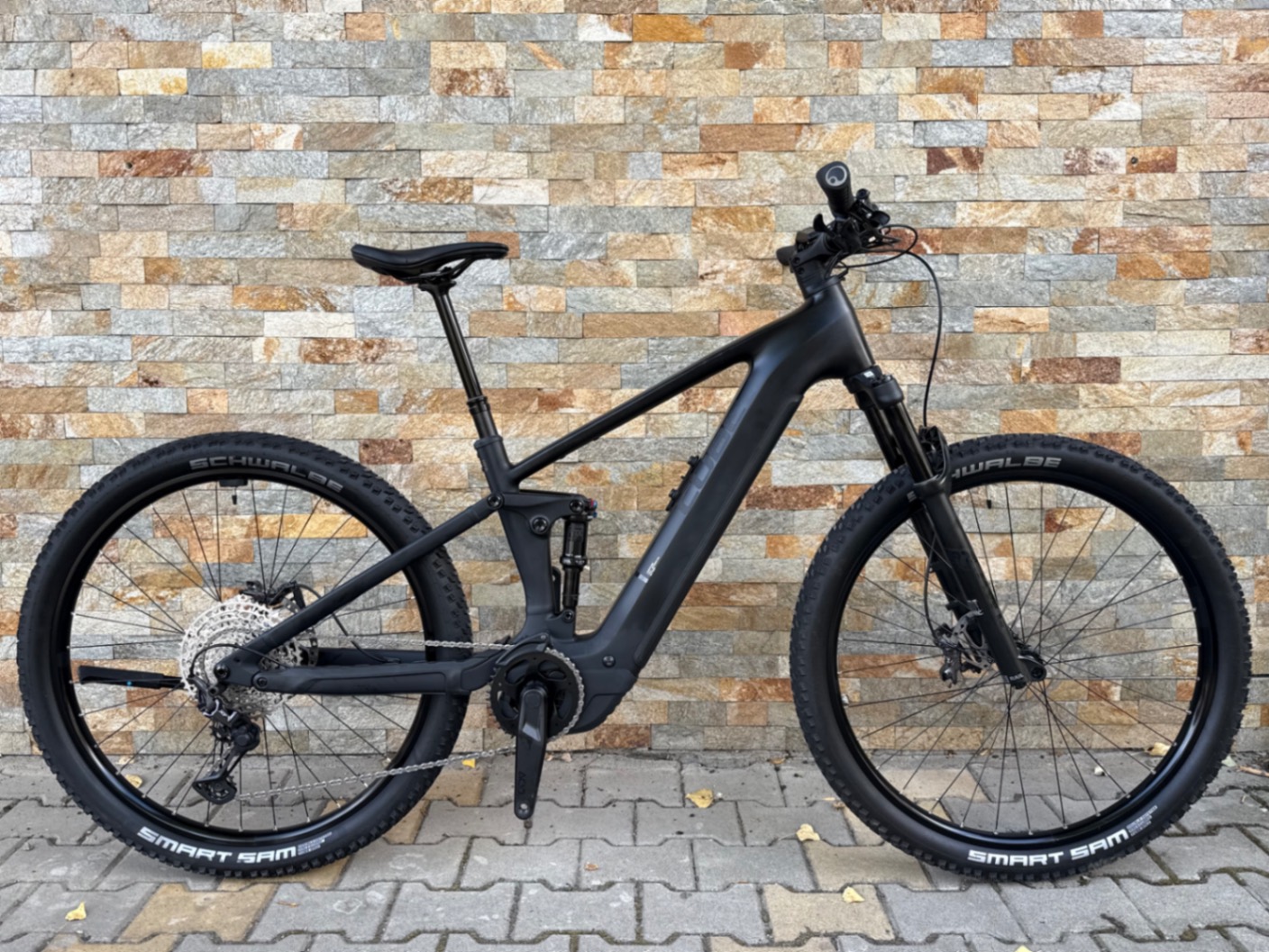 Cube Stereo Hybrid One22