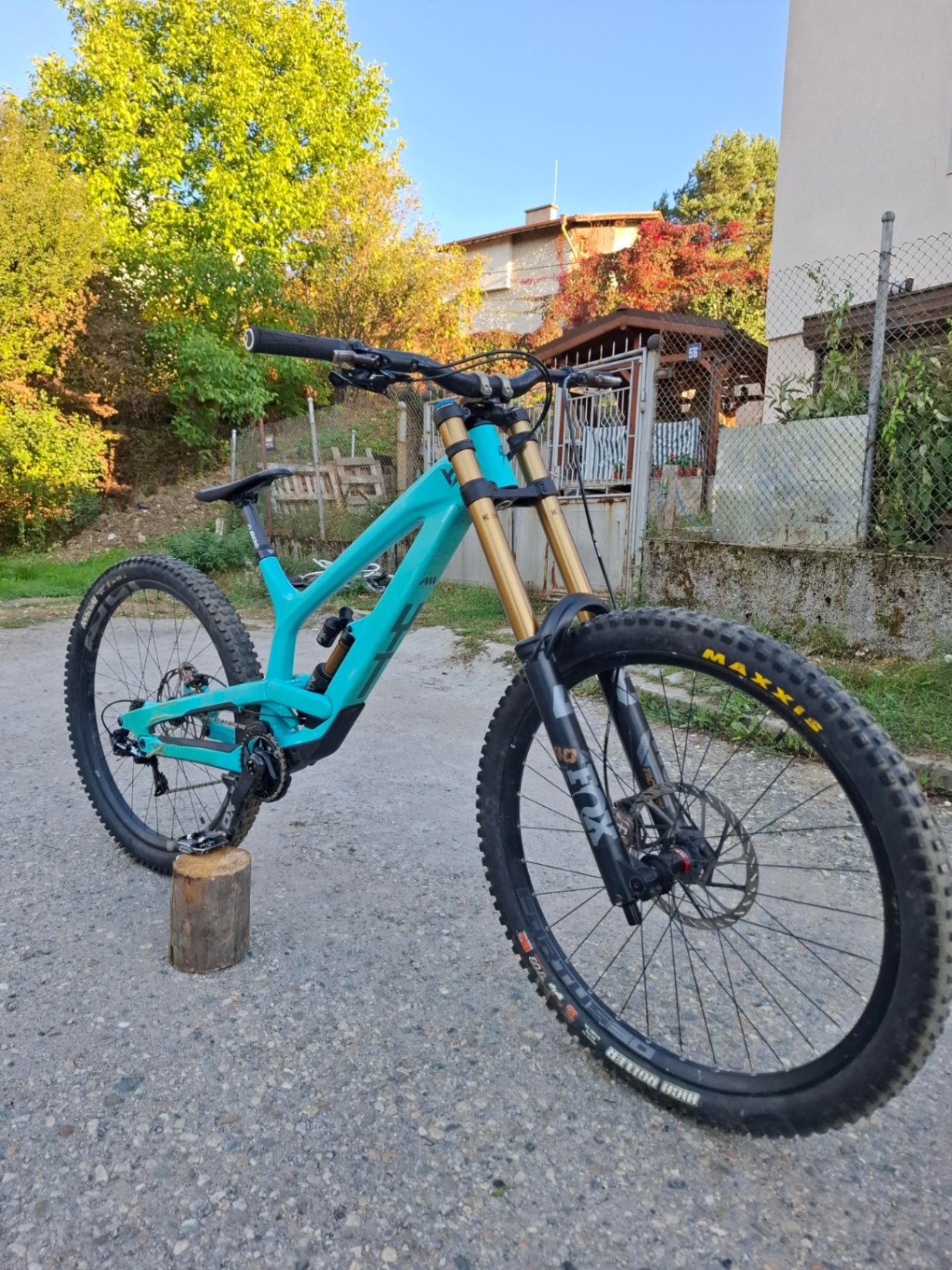 YT Industries Tues CF Pro Race