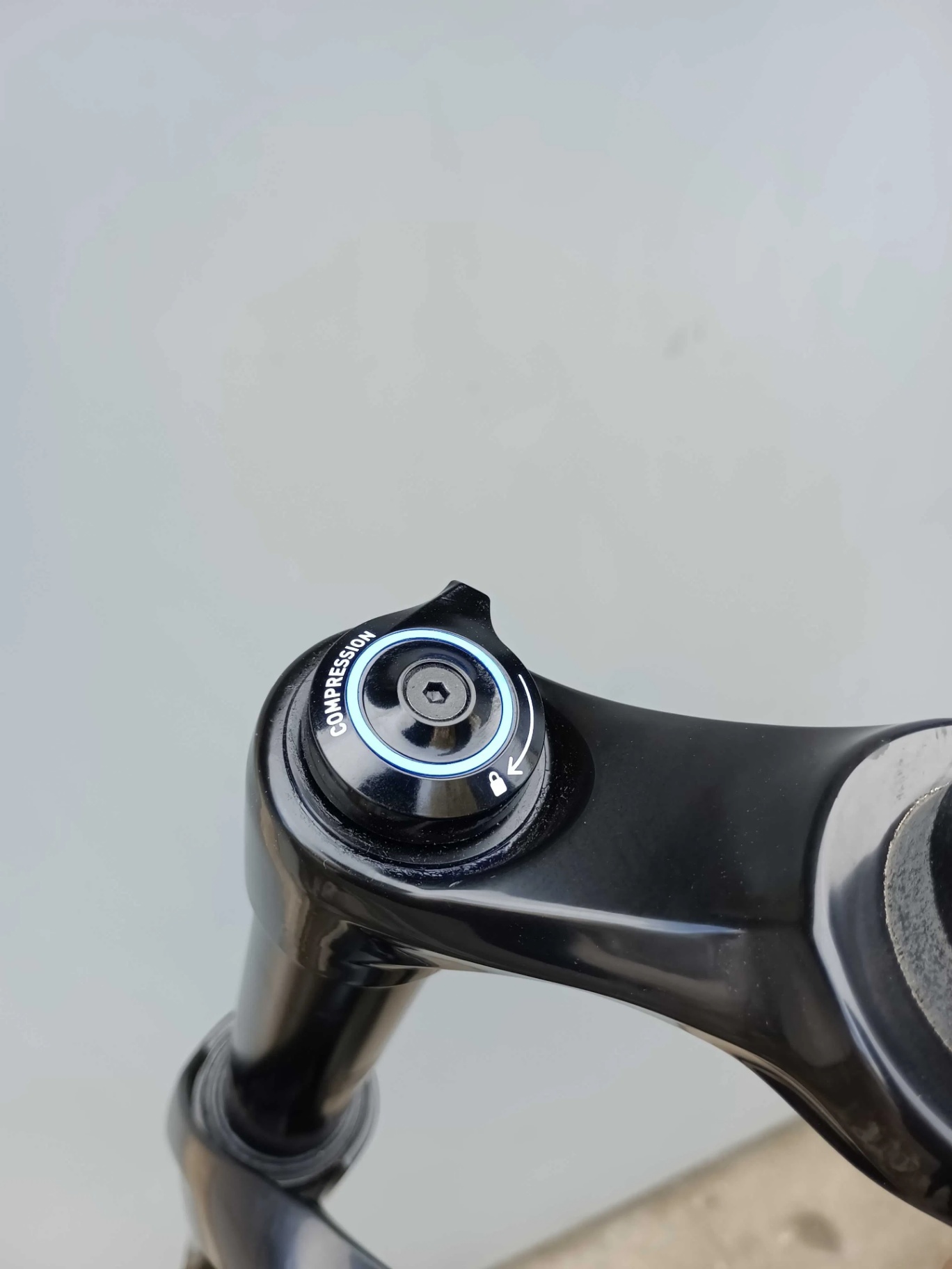 RockShox Revelation RC 29" DeBonAir 150mm Boost 15x110mm Tapered Remote view 2