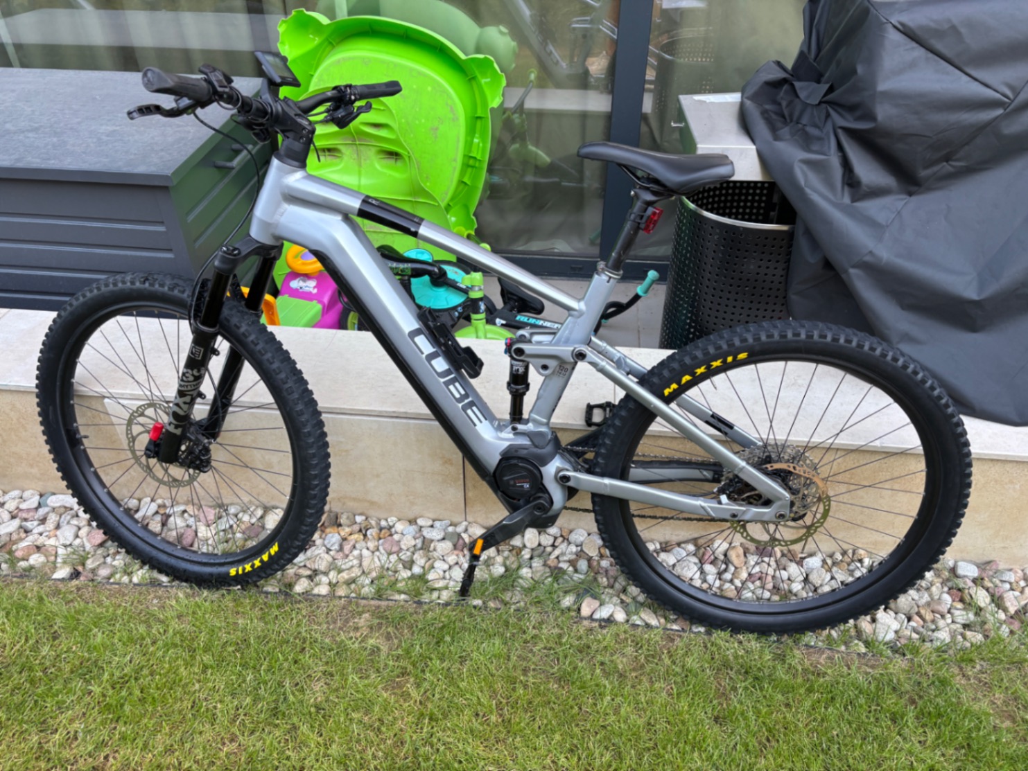 Cube Stereo hybrid 120 race 750