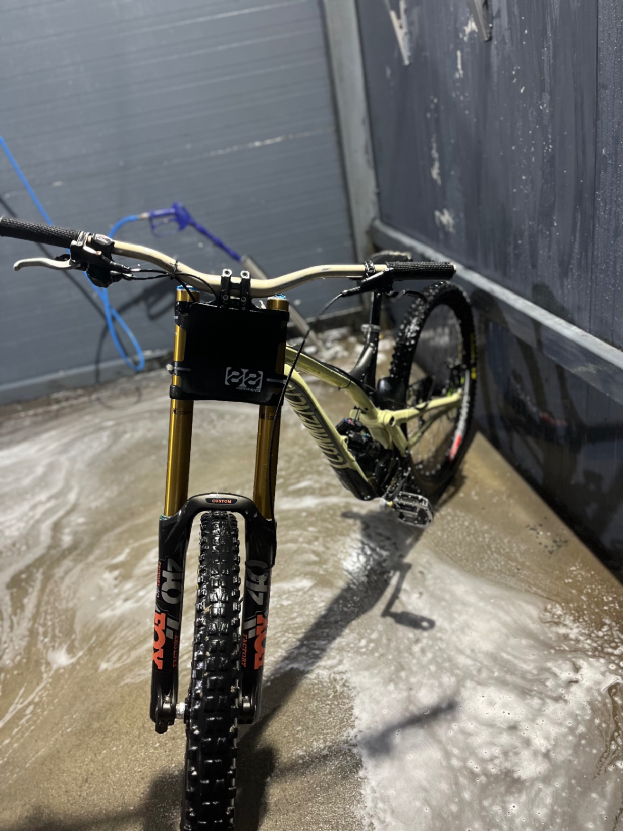 Commencal Supreme DH Team