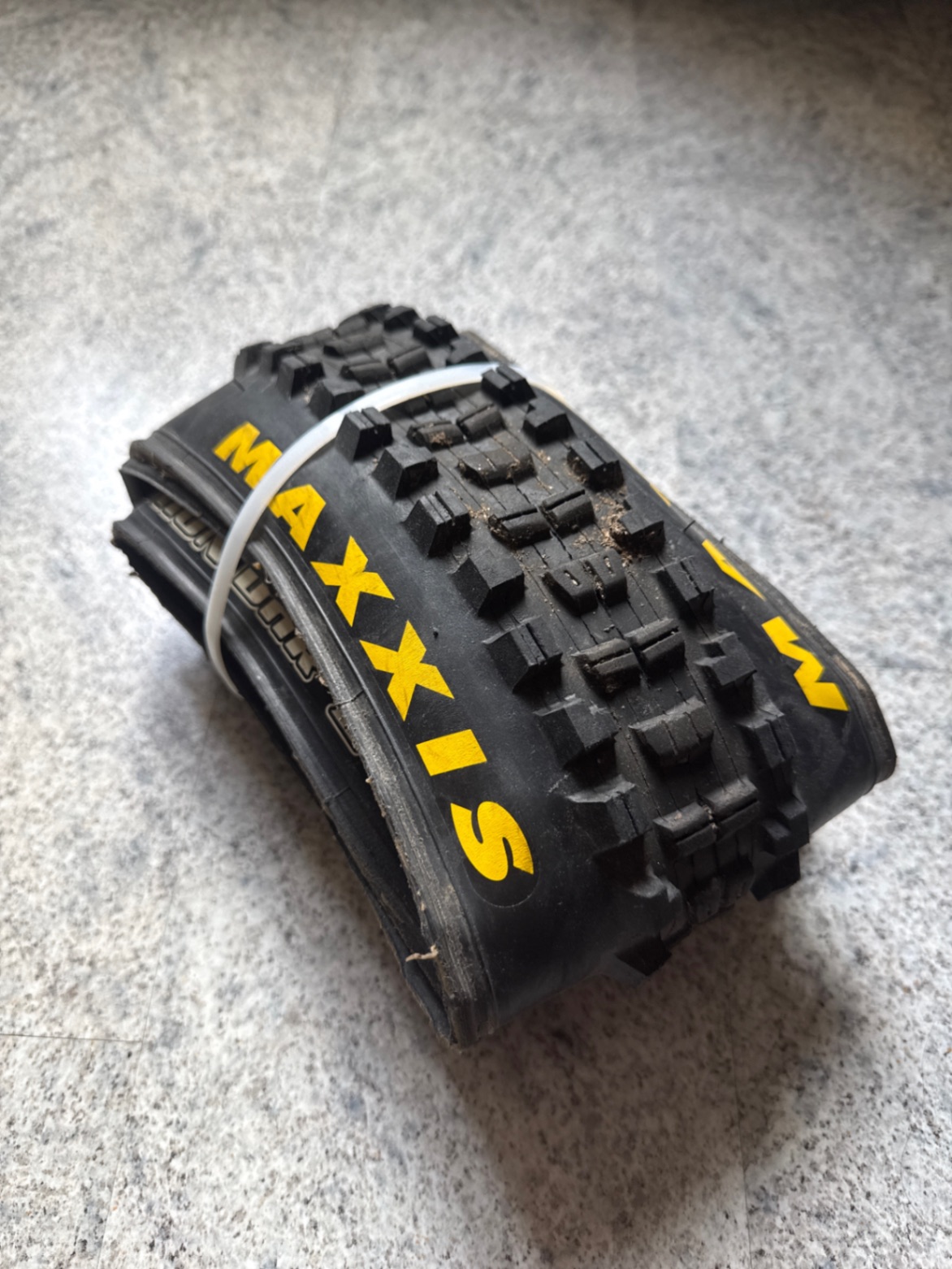 Maxxis и други гуми
