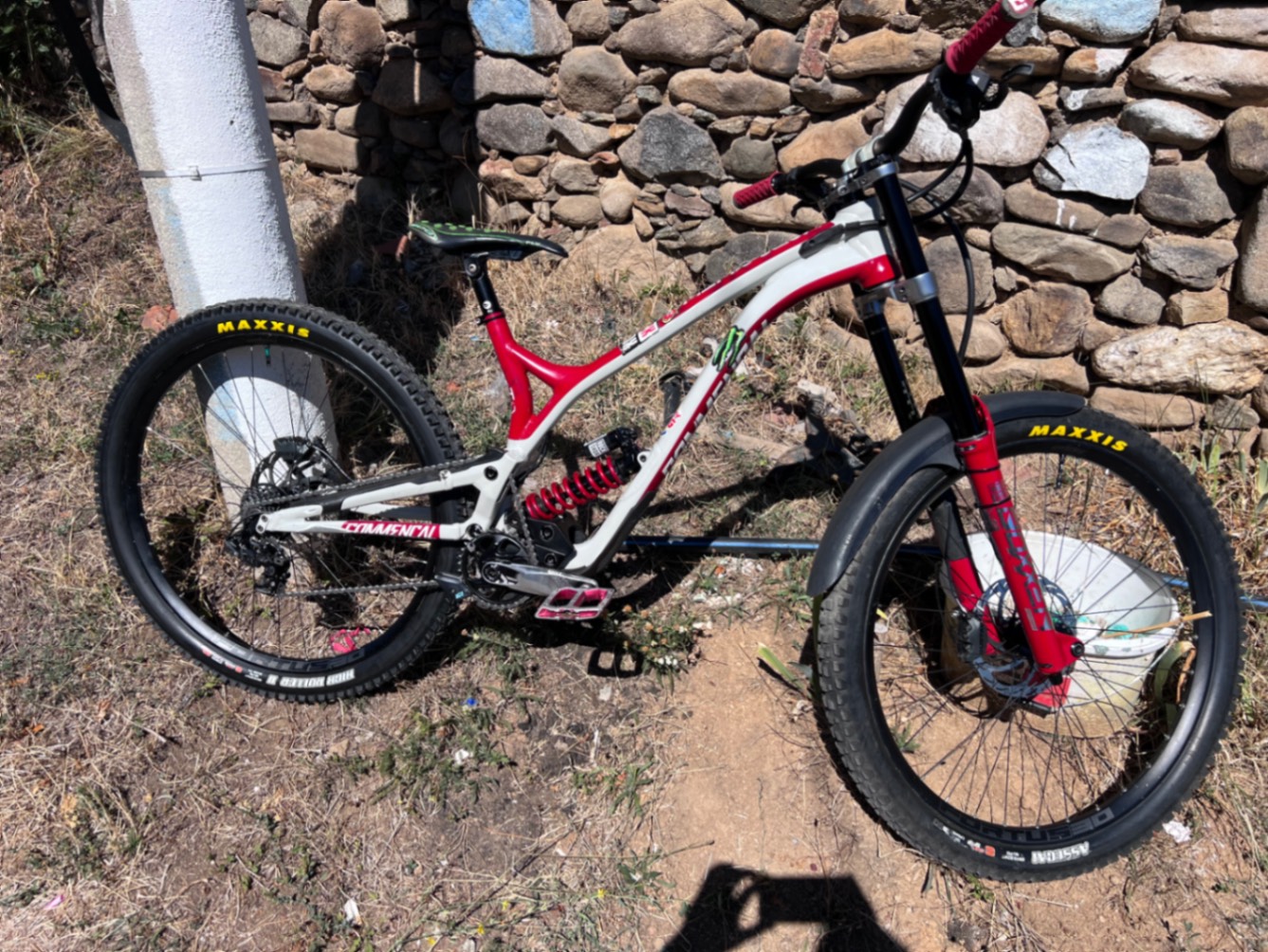 Commencal Supreme DH Team