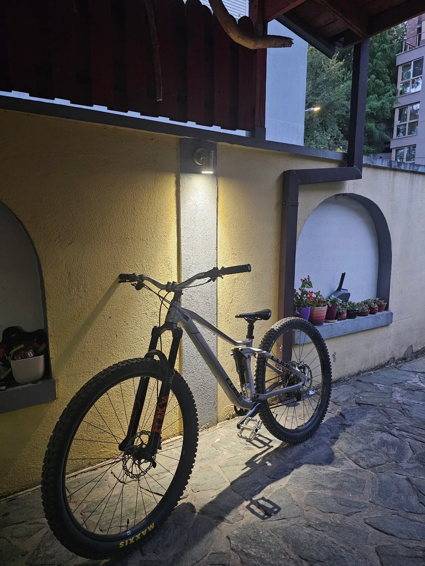 Cube Stereo one22 race view 3