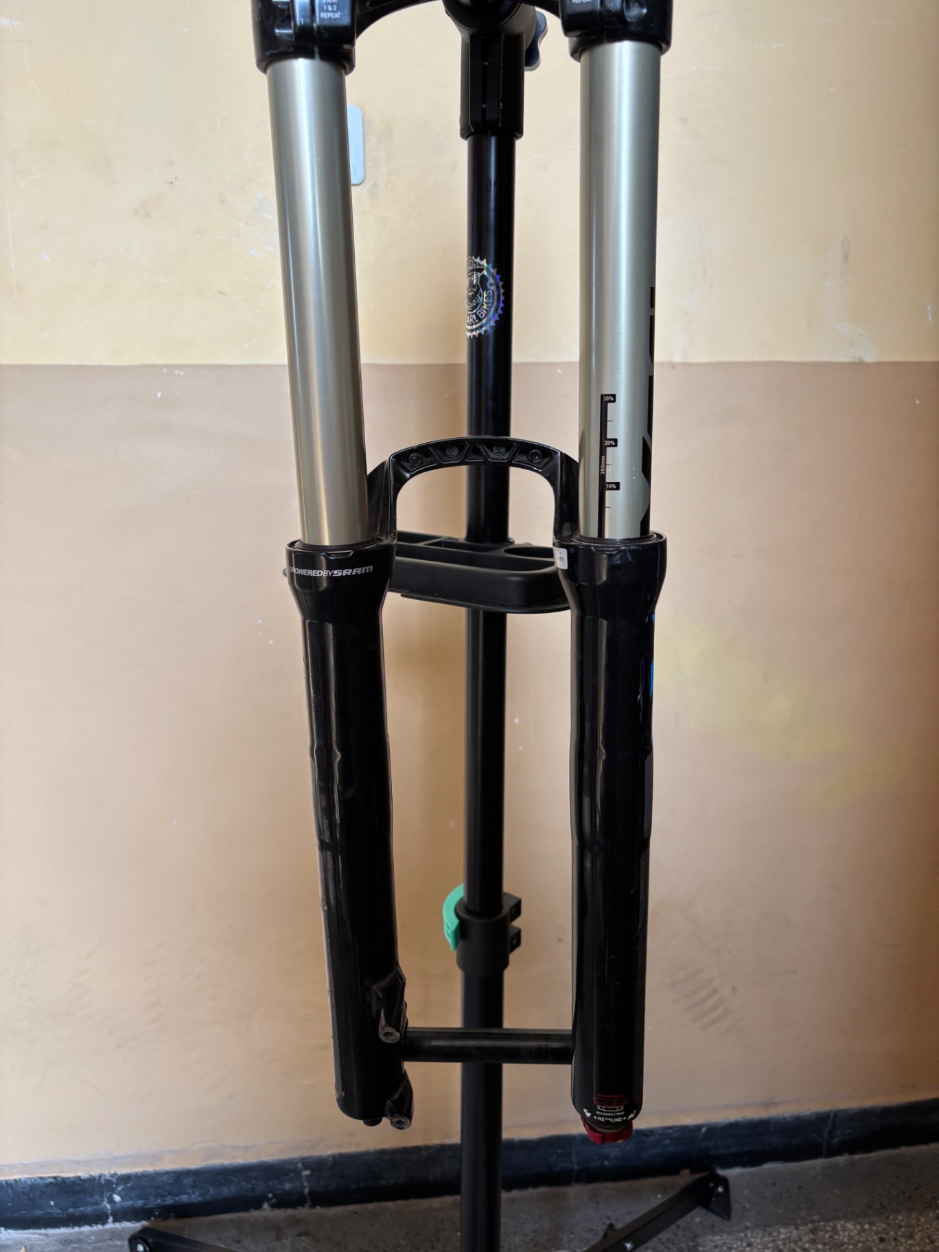 RockShox Boxxer R2C2 view 7