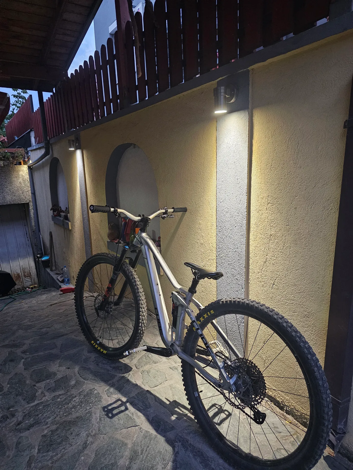 Cube Stereo one22 race