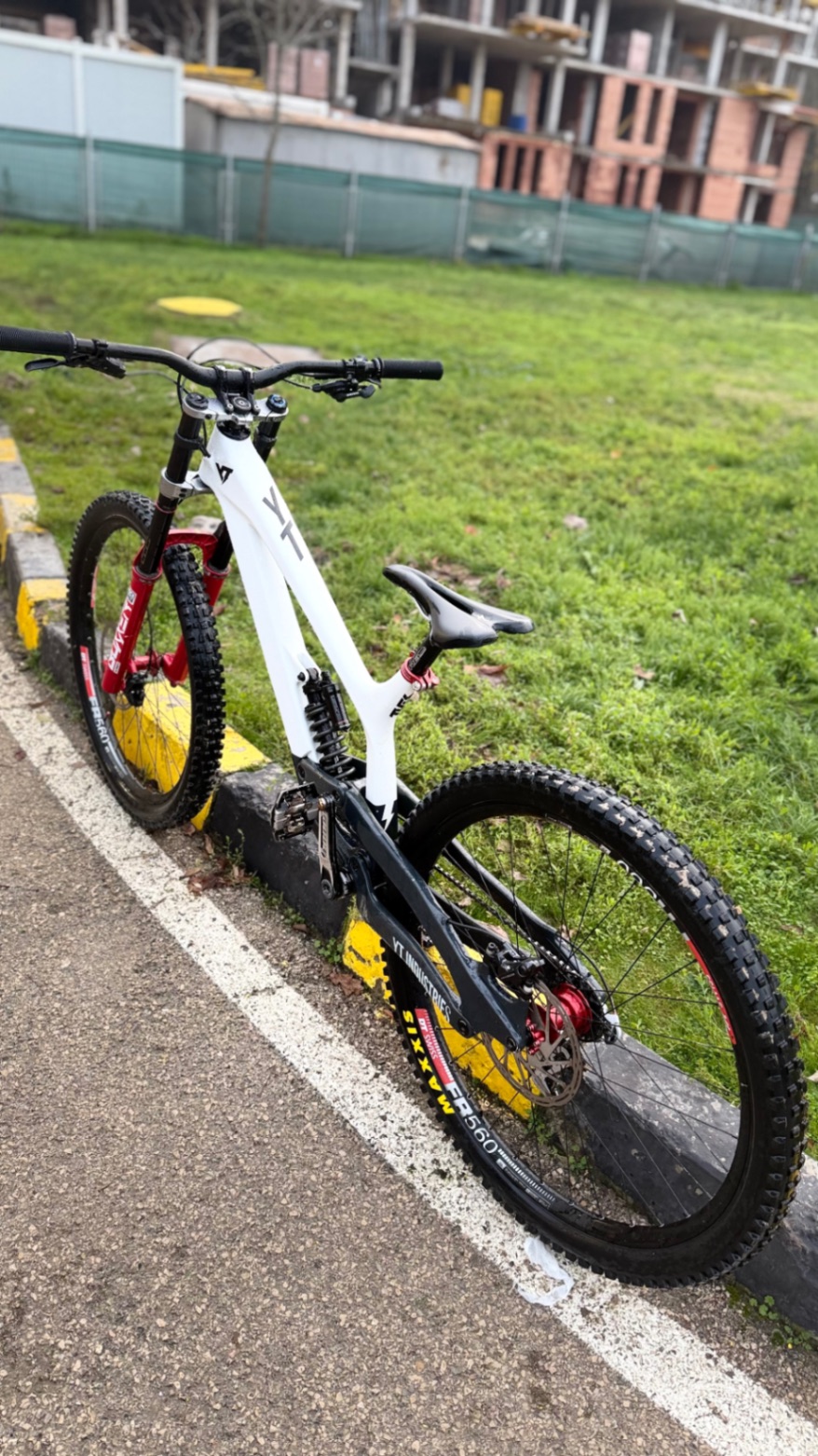YT Industries Tues CF Pro Race view 12