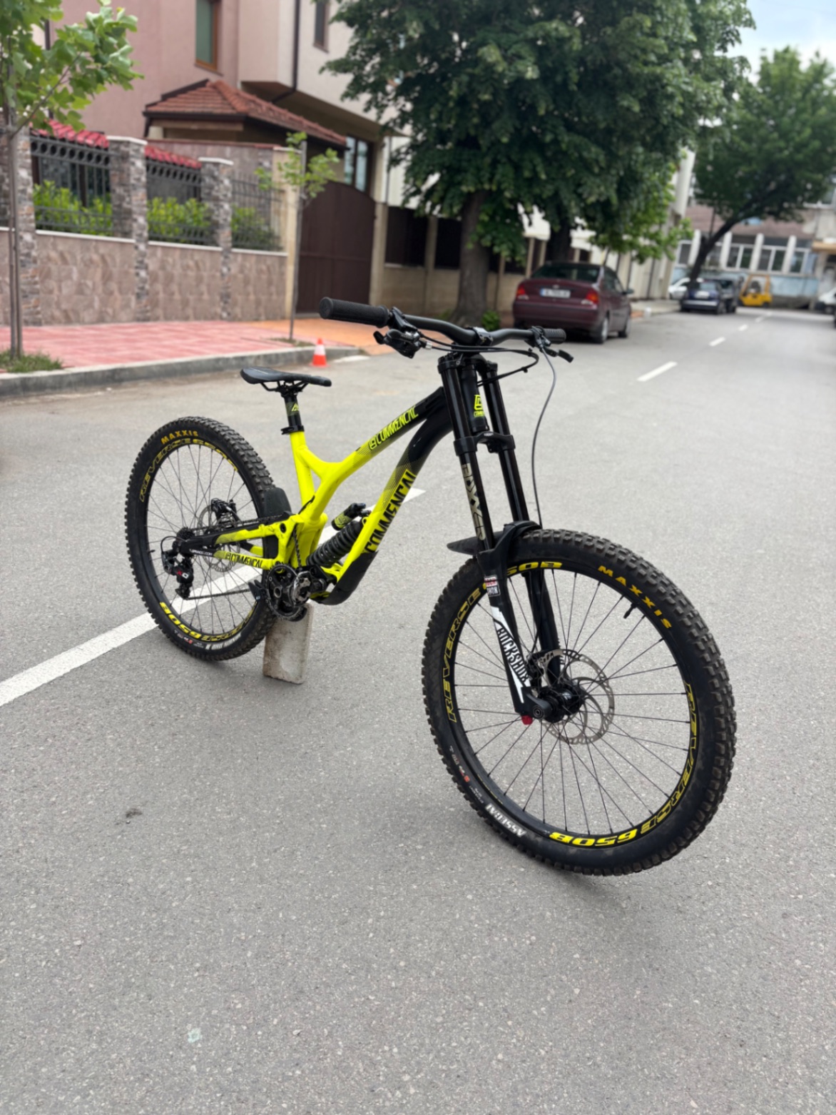 Commencal Supreme DH Team