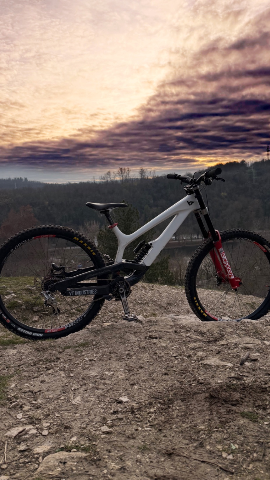 YT Industries Tues CF Pro Race view 11