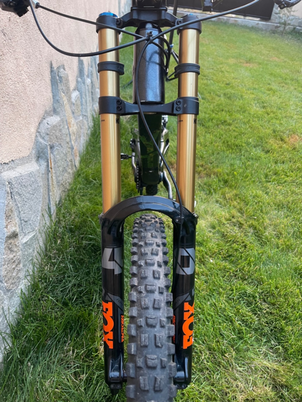 YT Industries Tues CF Pro view 8