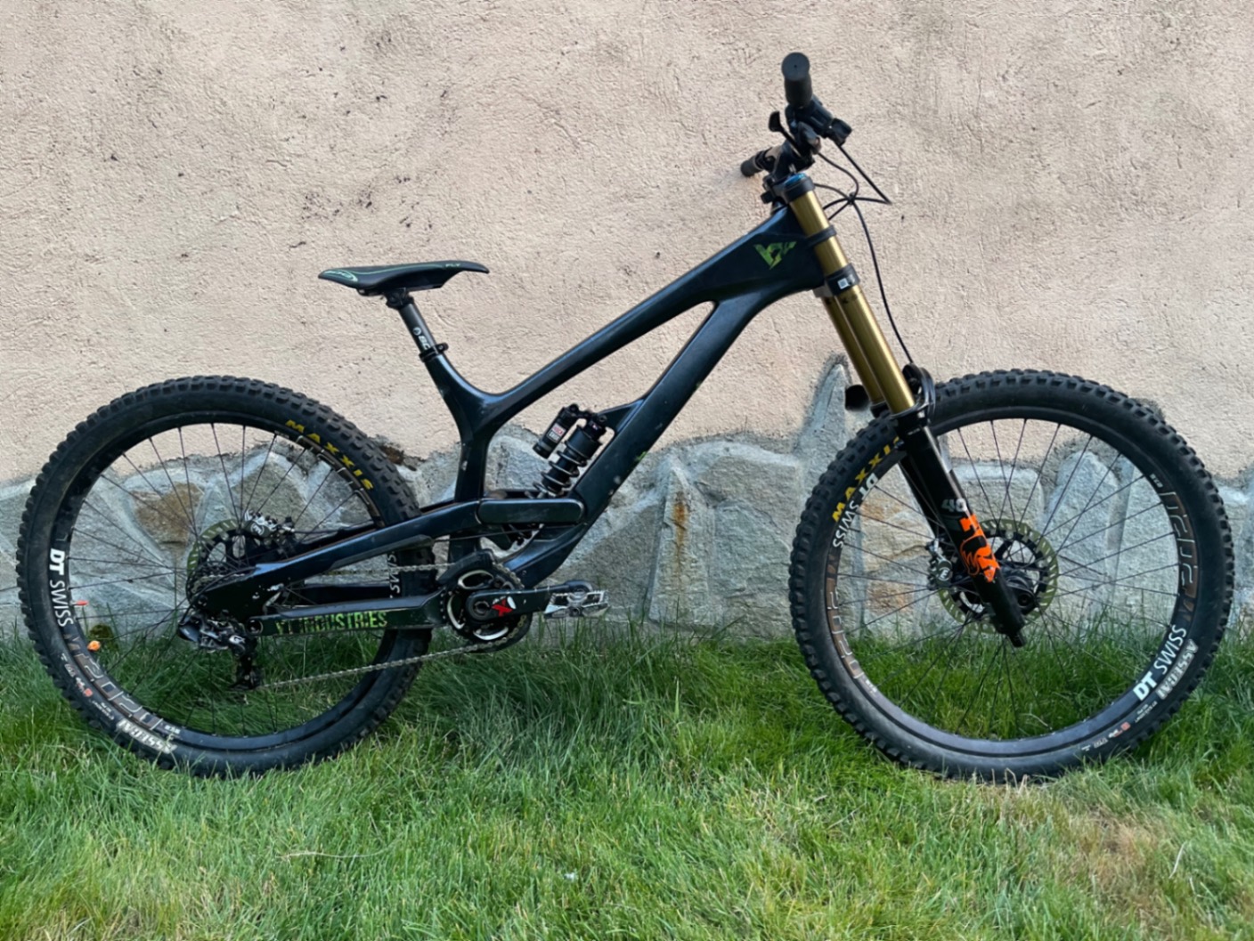 YT Industries Tues CF Pro view 2