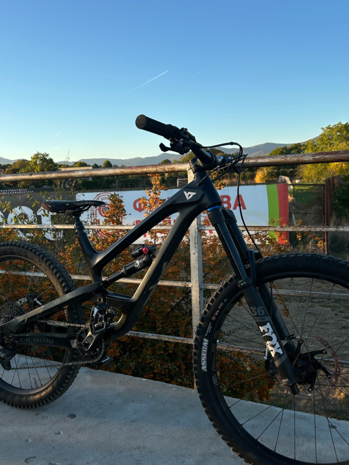 YT Industries Capra CF Pro Race